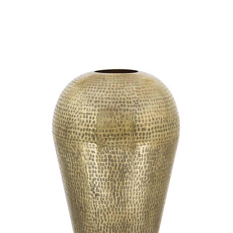 Vase gilded in hand-hammered gilded aluminium.
