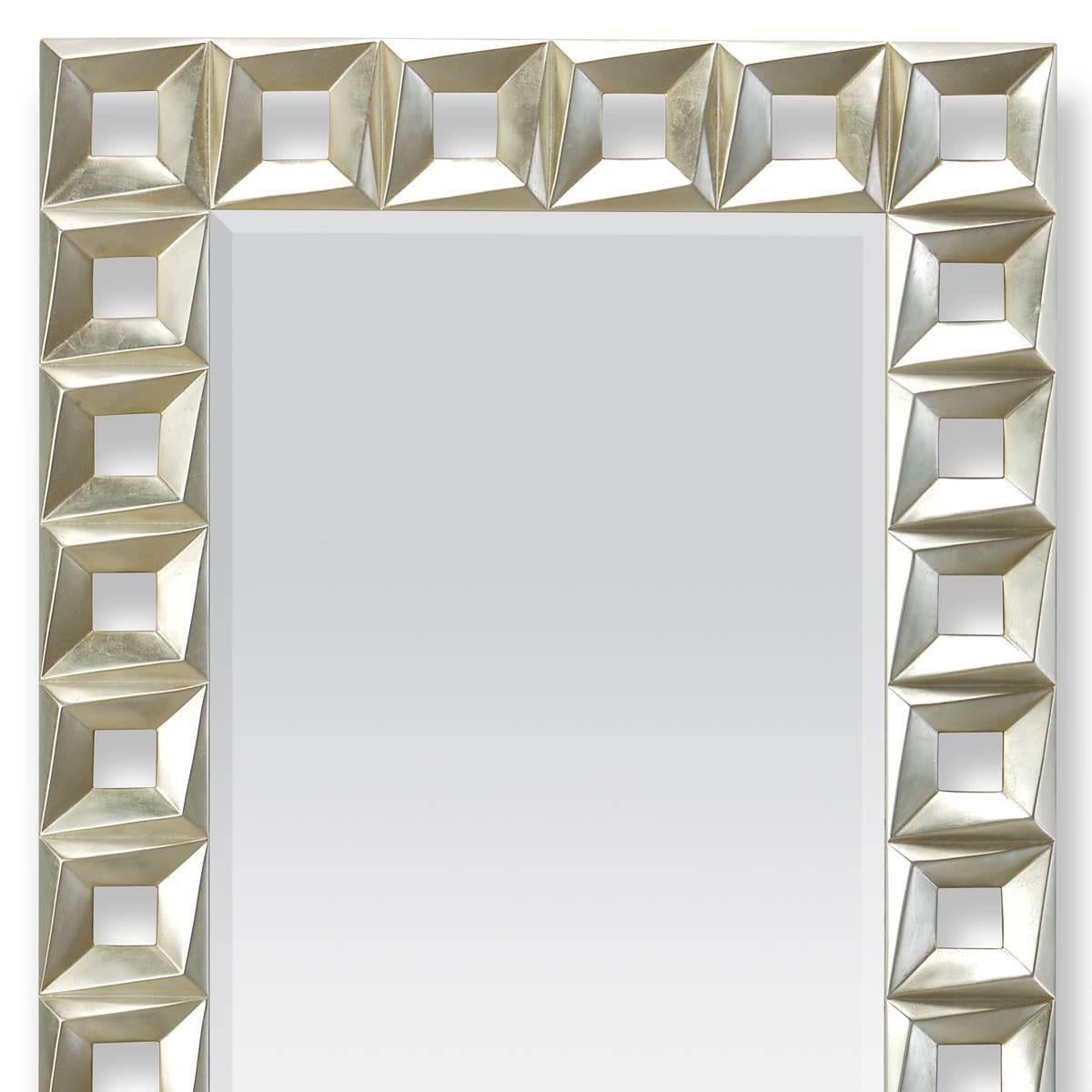 Mirror Cadrillo with structure in hand-carved solid wood
in silver finish. Also available in gold finish. With mirror
glass beveled on sides.

