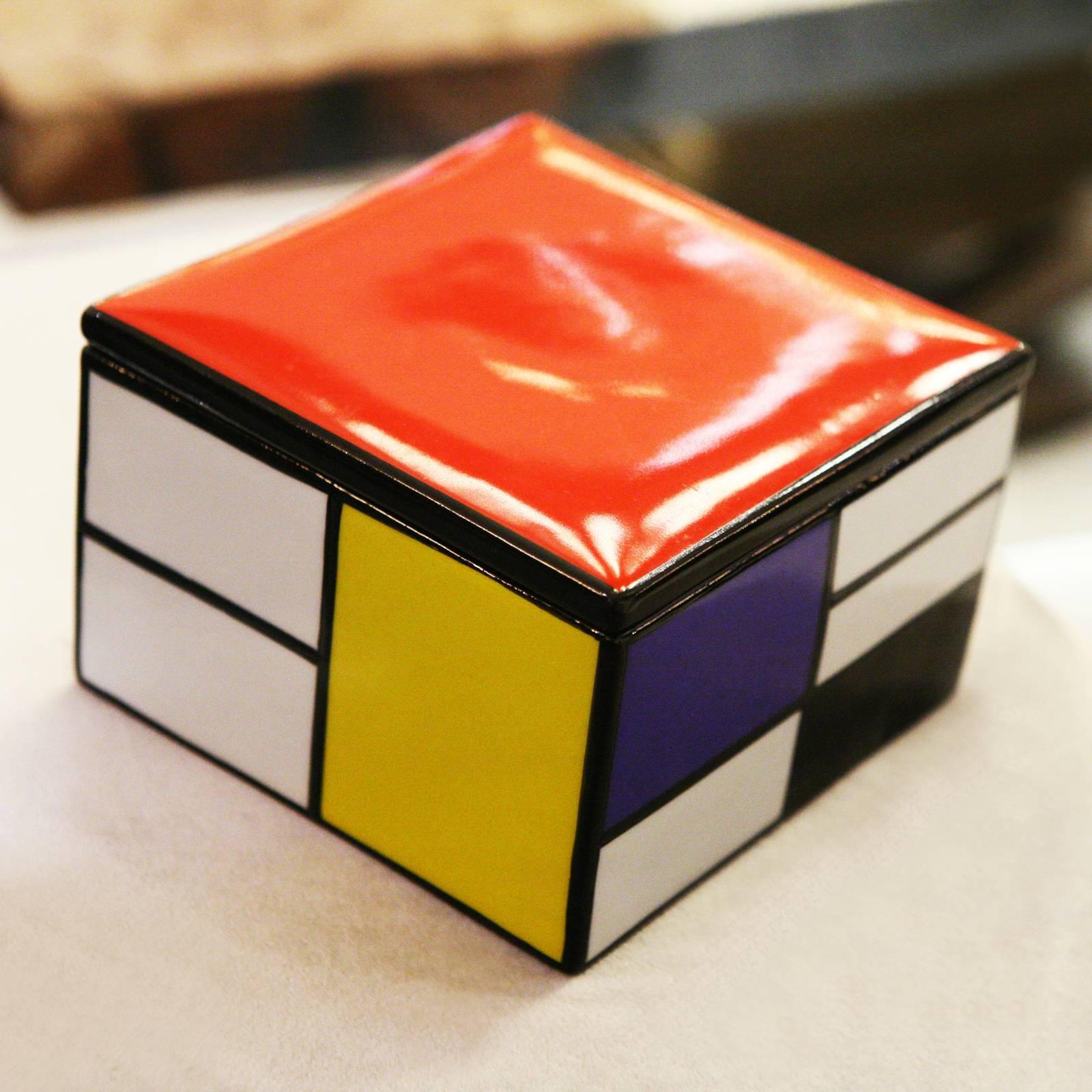 Box  Mondrian Style in porcelain, hand painted.
