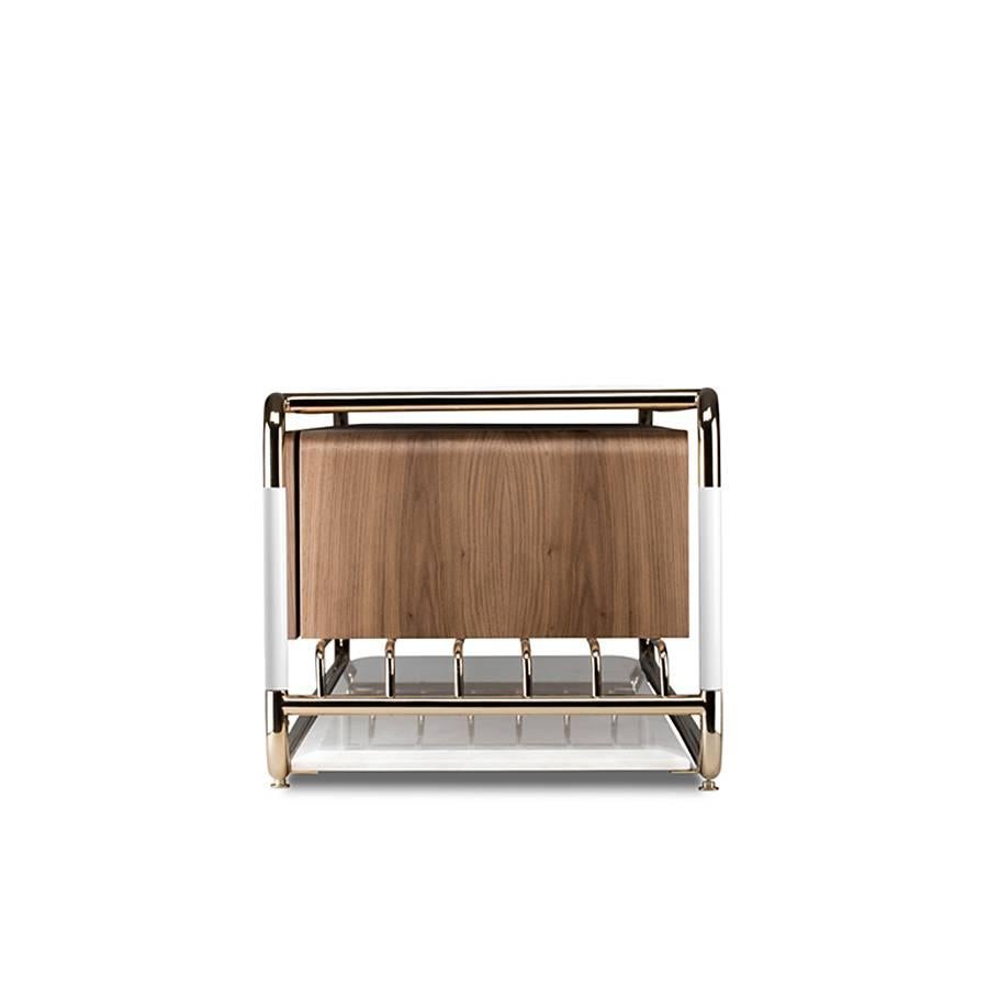 XXIe siècle et contemporain Table de télévision Goldfinger en laiton poli et marbre blanc en vente