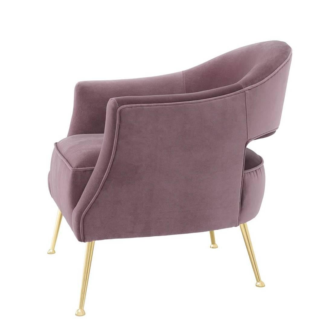 Armchair Parma with solid wood structure,
upholstered with purple velvet fabric, fire
retardant treatment. With brass legs.
 