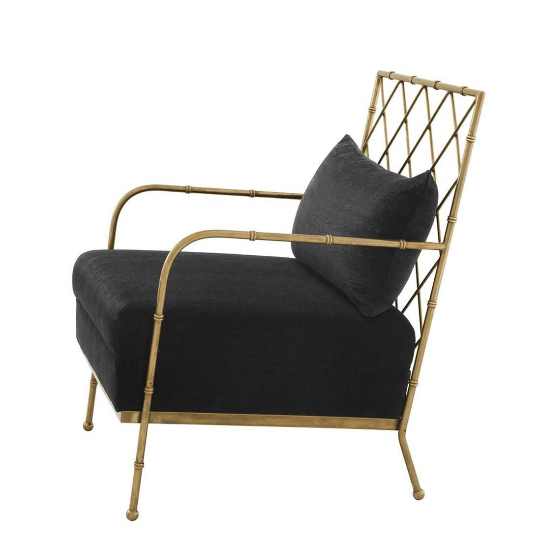 Armchair Tropic with structure in vintage brass
finish. Upholstered with black velvet fabric, with
fire retardant treatment.
Also available with structure in nickel finish.
Also available in Folding Chair Tropic in brass 
or nickel finish.

