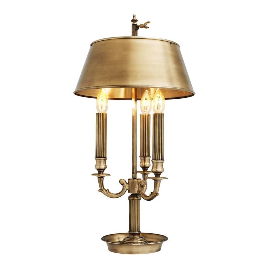 Table Lamp Martins with structure and shade
in solid brass in antique finish. 3 bulbs, lamp
holder type E14, max 40watt. Bulbs not included.
