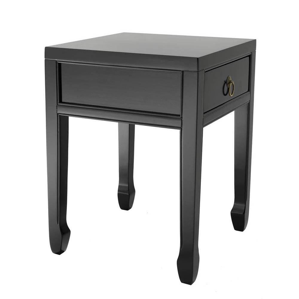 Side table opium with structure in solid
birch wood. With antique brass hardware.
Also available in antique oak finish.
 