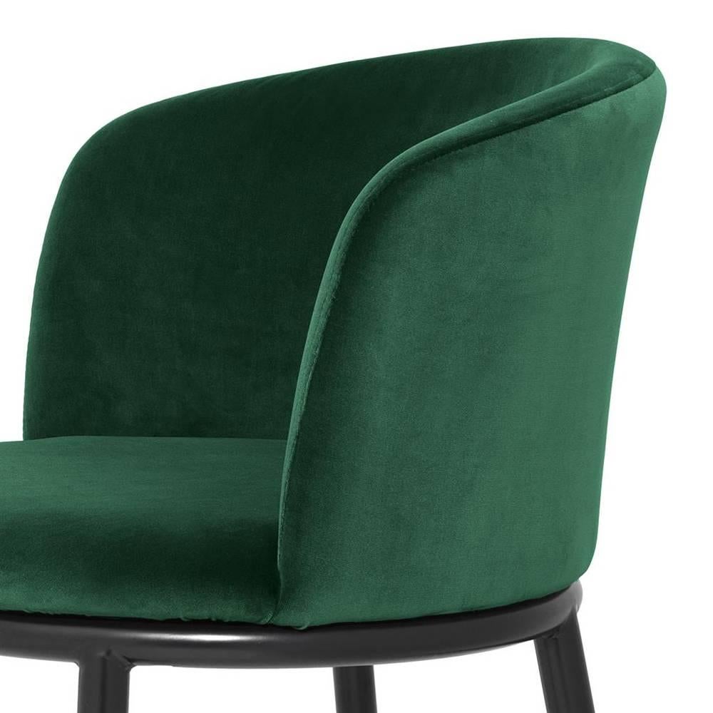 Set of two chairs Sweety with structure in wood,
feet in steel in black finish. Upholstered with
green velvet style fabric. With fire retardant 
treatment. Two sizes in this set of two:
A/ L 57 x D 57 x H 74cm.
B/ L 47,5 x D 47 x H 69cm.
Also