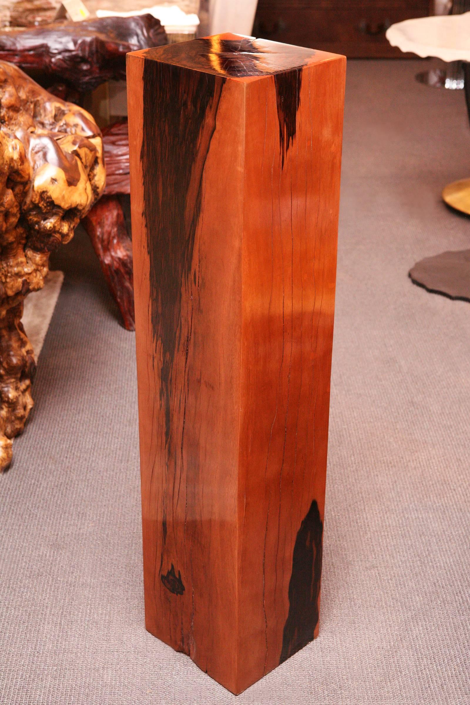 Column ebony set of two or pedestal in
solid polished and varnished ebony wood.
Dimensions: L 20.5 x D 22.5 x H 101.5 cm each.
Exceptional and unique pieces.
Unit price: 2250,00€.
 