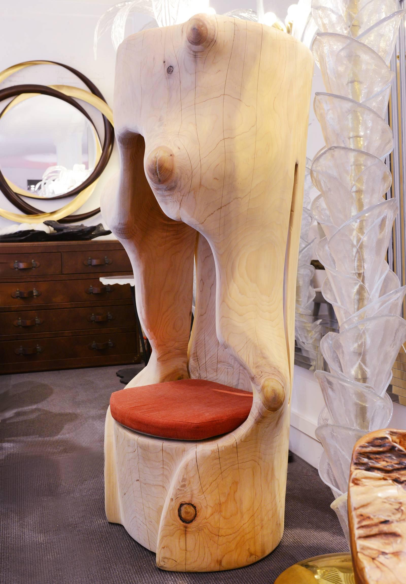 Trone Cedar Tree a in Hand-Carved Solid Cedar Wood In Excellent Condition In Paris, FR