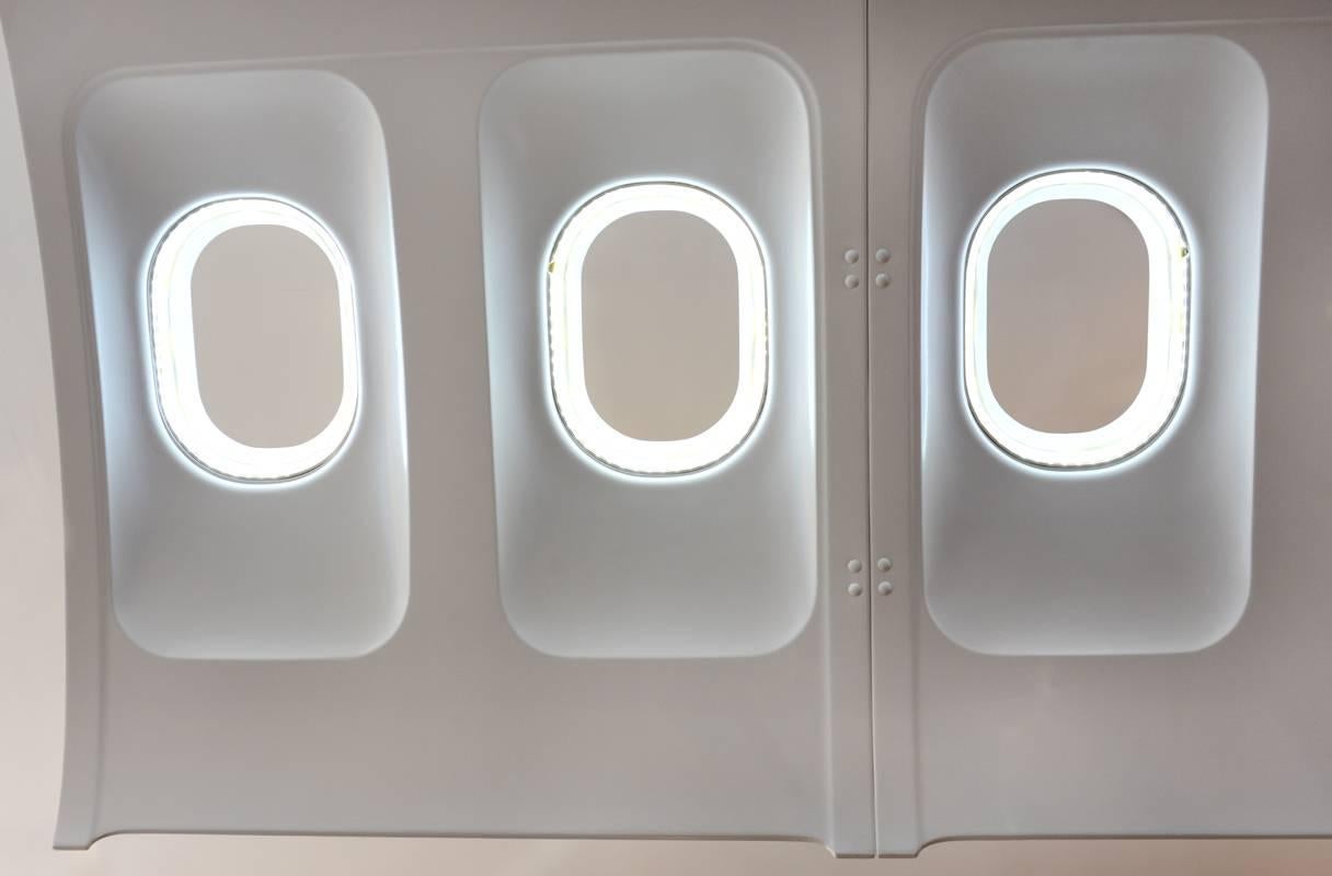 Aircraft Fuselage Portholes with Led Lighting In Excellent Condition For Sale In Paris, FR