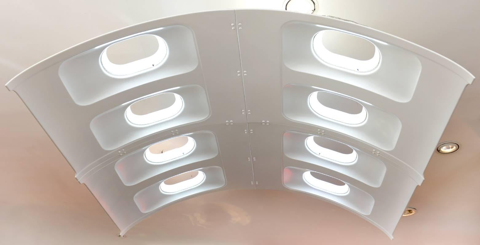 Aircraft fuselage portholes with LED lighting.
Four elements, actual size exceptional piece.
