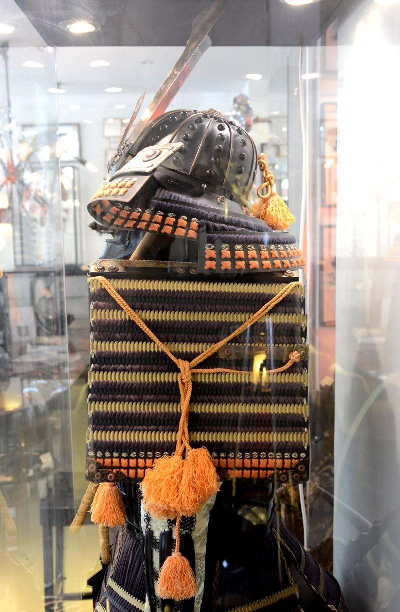 Samurai Armor Under a Glass Box with LED Lighting. Sold In Excellent Condition In Paris, FR