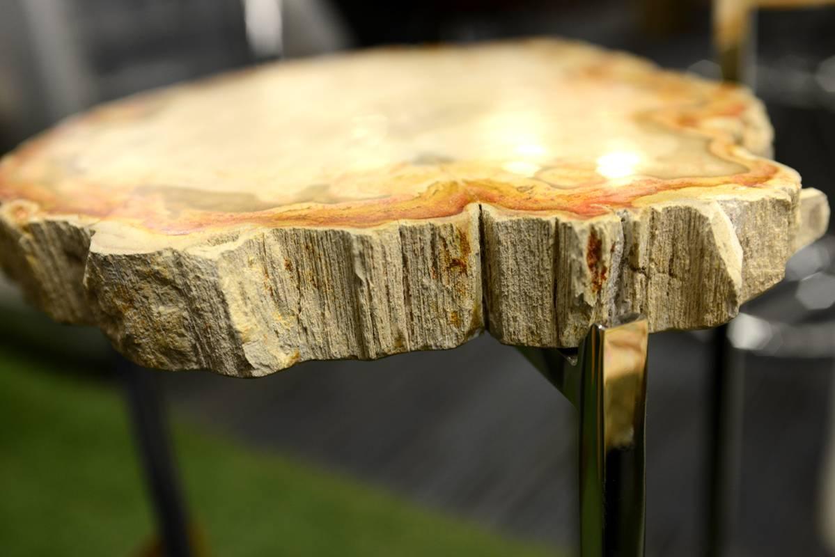 Set of three side tables with stainless steel
Structure and petrified wood top
Measures: S: Ø 25x H 49 cm
M: Ø27.5x H 54.5cm
L: Ø 30 x H 60 cm
