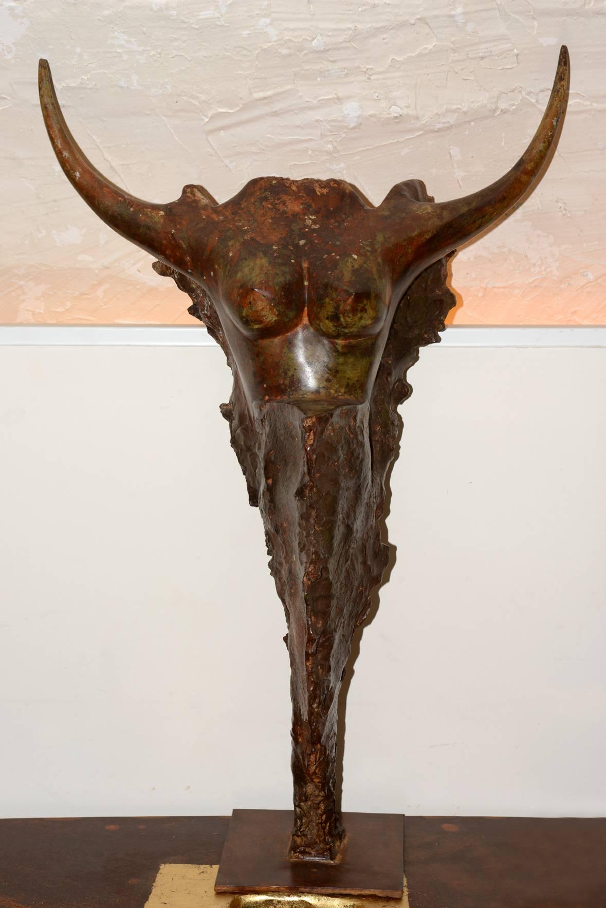 Taurus women sculpture on base, all in solid bronze.
Made in 2014, unique piece made from France.
Base L 20 x D 20cm.
.