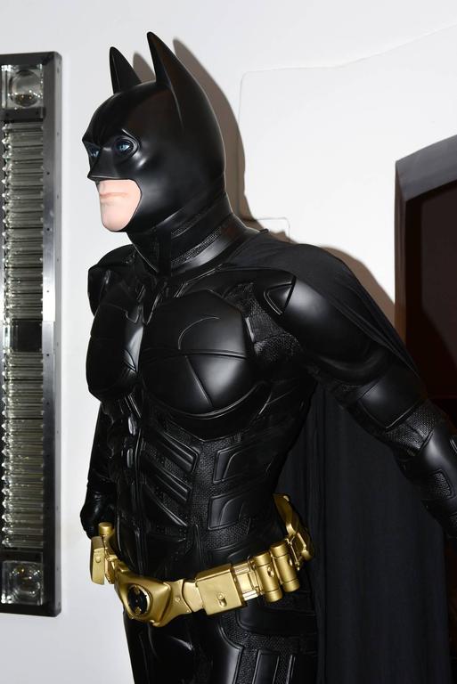 Batman-Lebensgroße Statue des Dark Knight Replica im Angebot bei 1stDibs