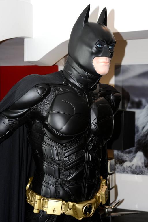 the dark knight statue