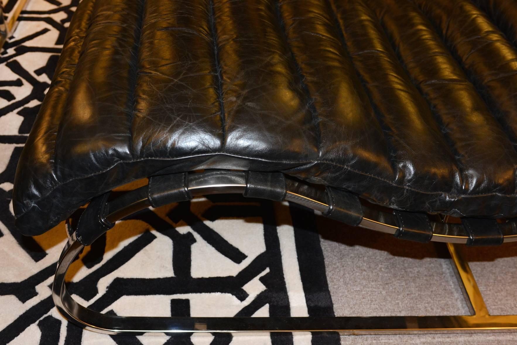 Daybed Lounge Chair in Black Genuine Leather In Excellent Condition In Paris, FR