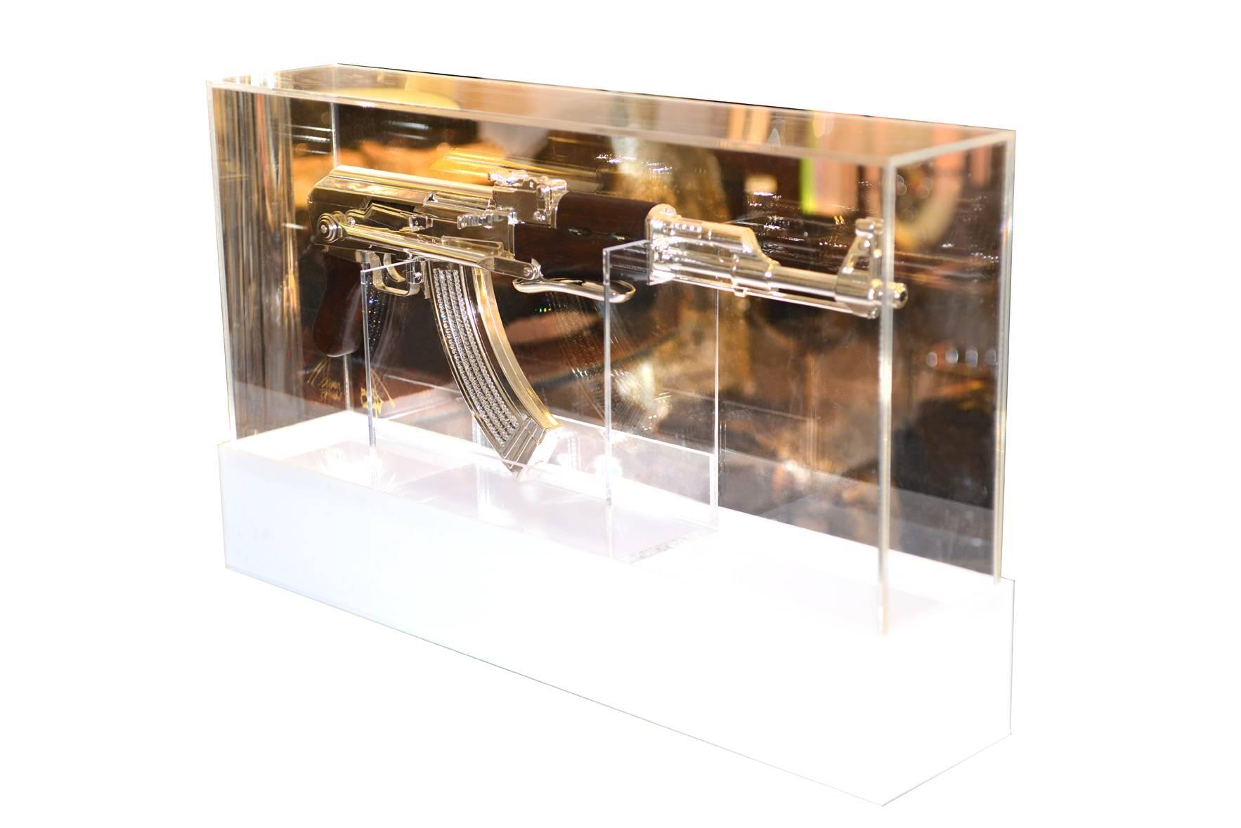AK-47 in Silber Finish Kunstskulptur Demilitarisiert (Niederländisch)