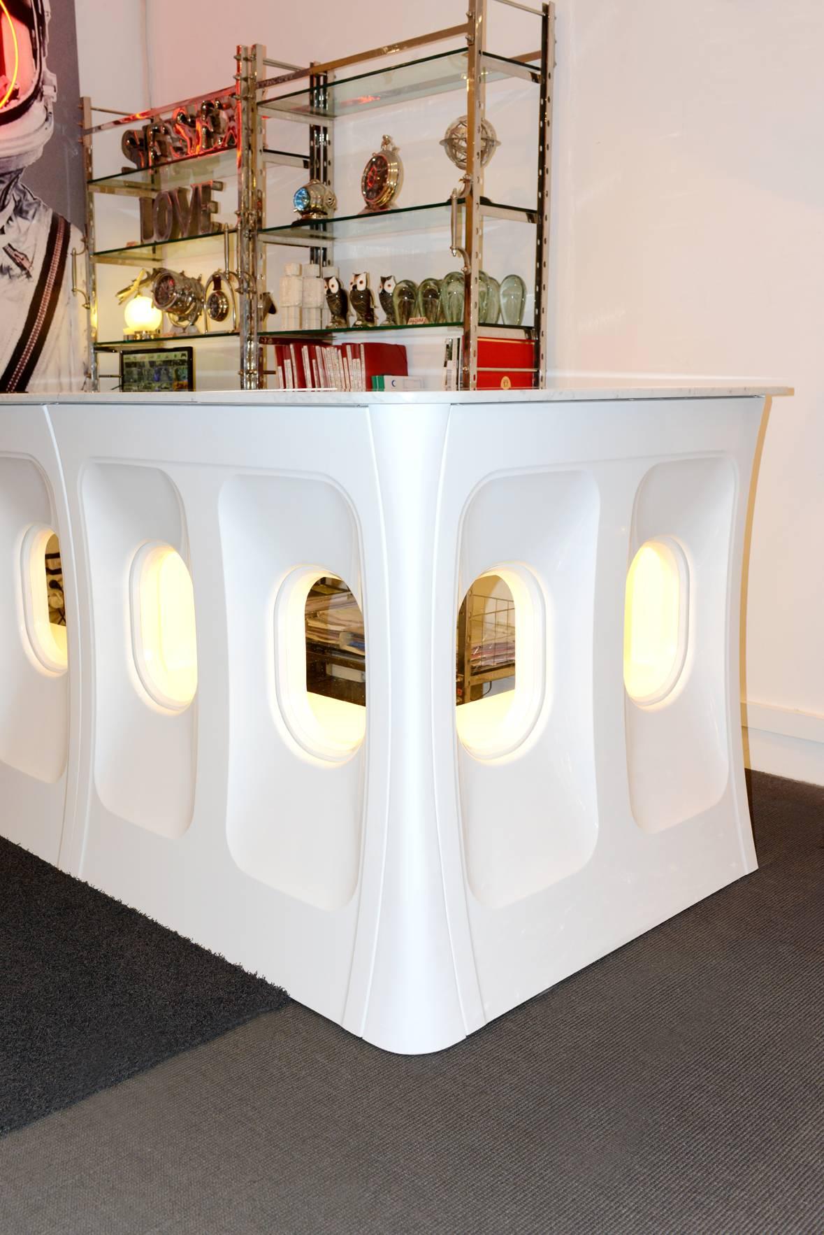 Bar Fuselaje Arte Hecho con Portillos Fuselaje de Avión Airbus A340 2016 Tallado en venta
