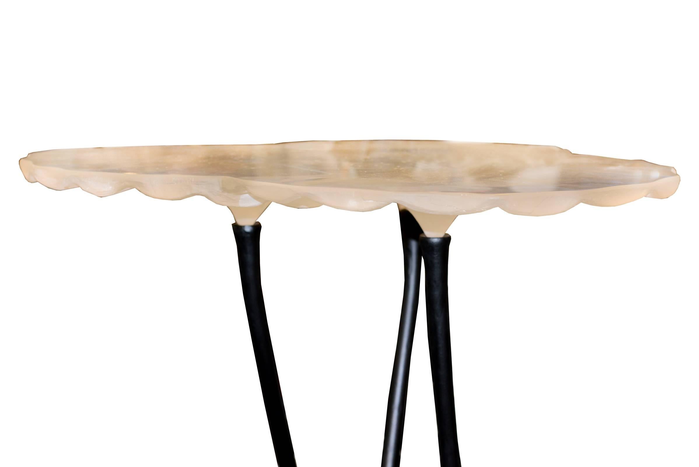 XXIe siècle et contemporain Table en cristal à trois feuilles aquatiques sur base en fer, fabriquée en 2016 en vente