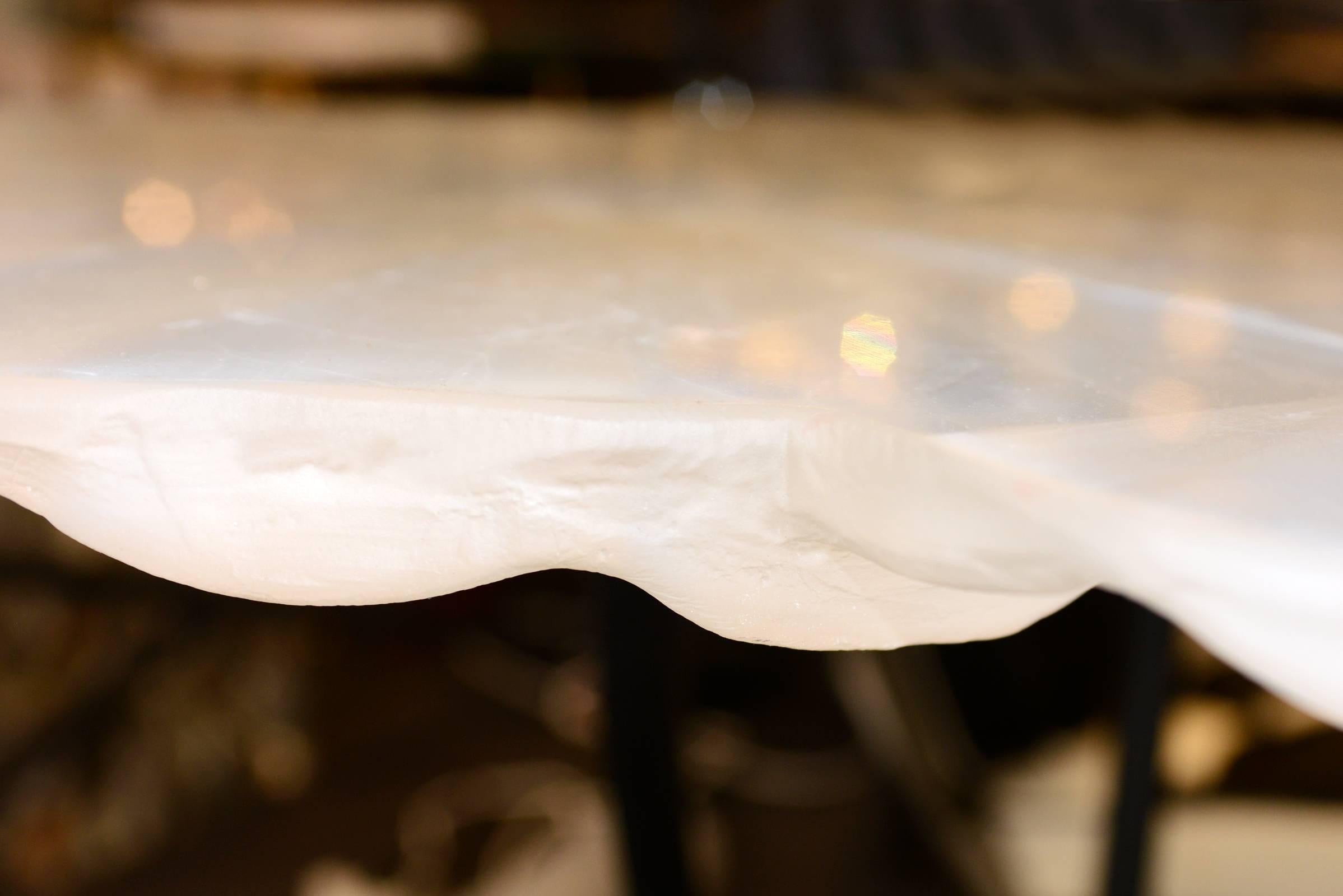 Cristal Table en cristal à trois feuilles aquatiques sur base en fer, fabriquée en 2016 en vente