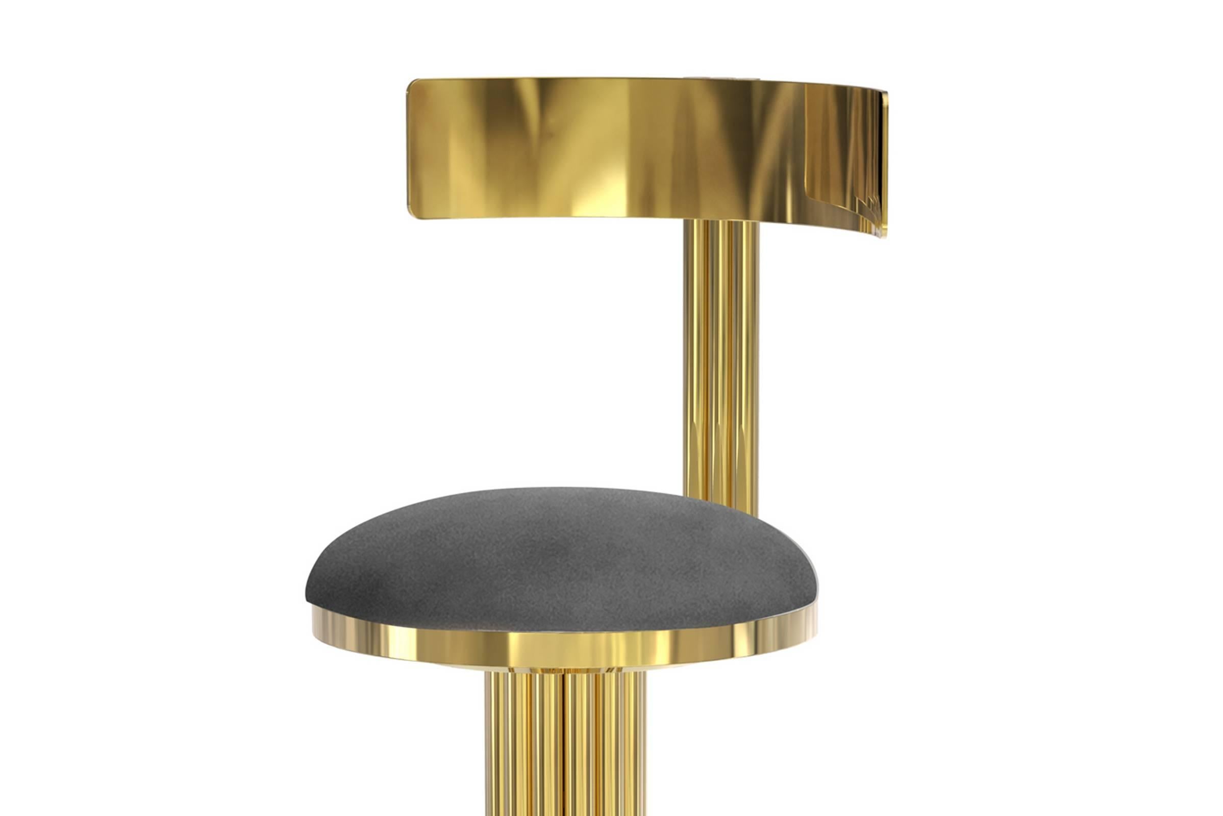 Bar stool Casablanca with structure 
in golded polished brass. With upholstered
seat covered with genuine leather.
