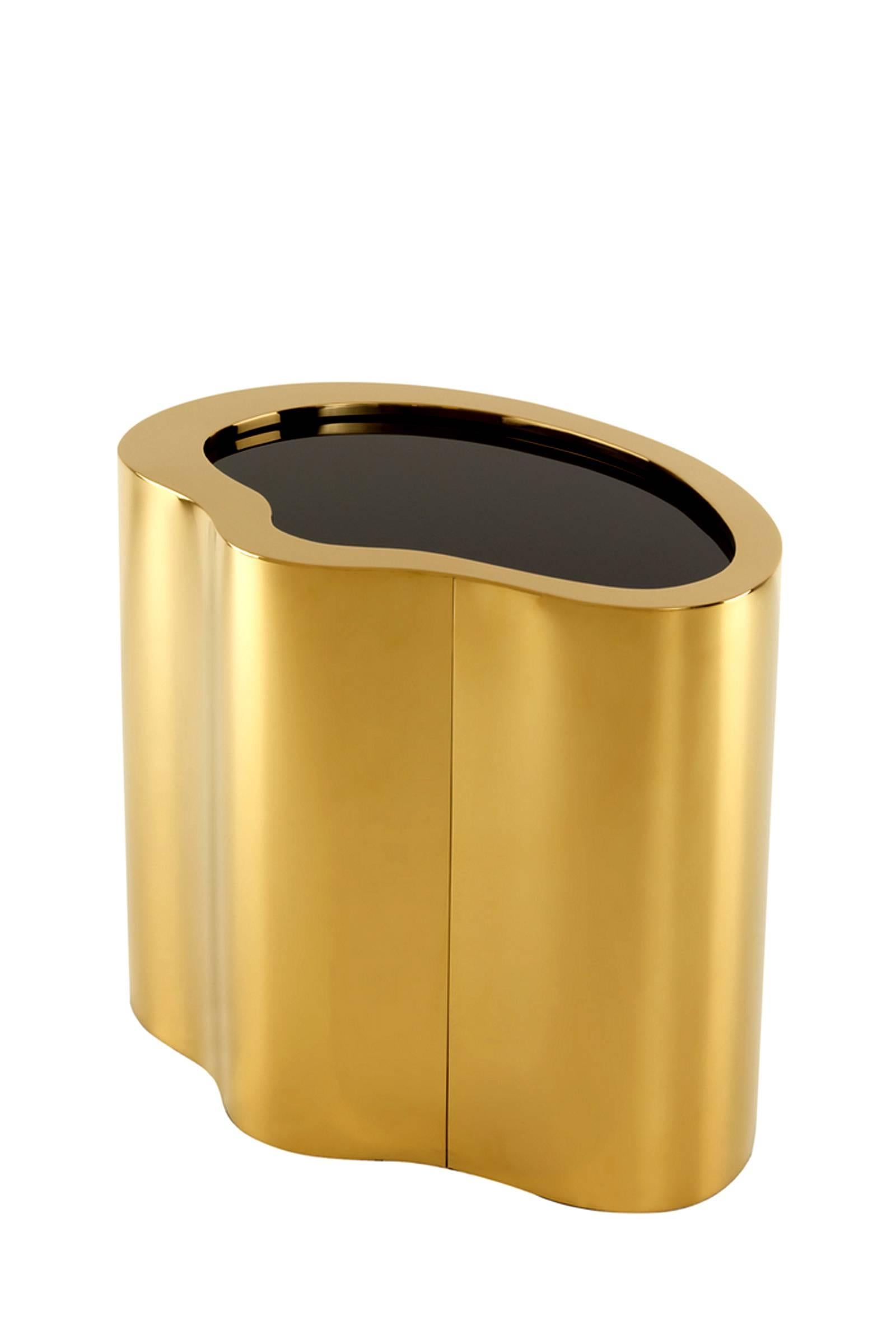 Side table gold and black top in gold finish 
with black glass top.
