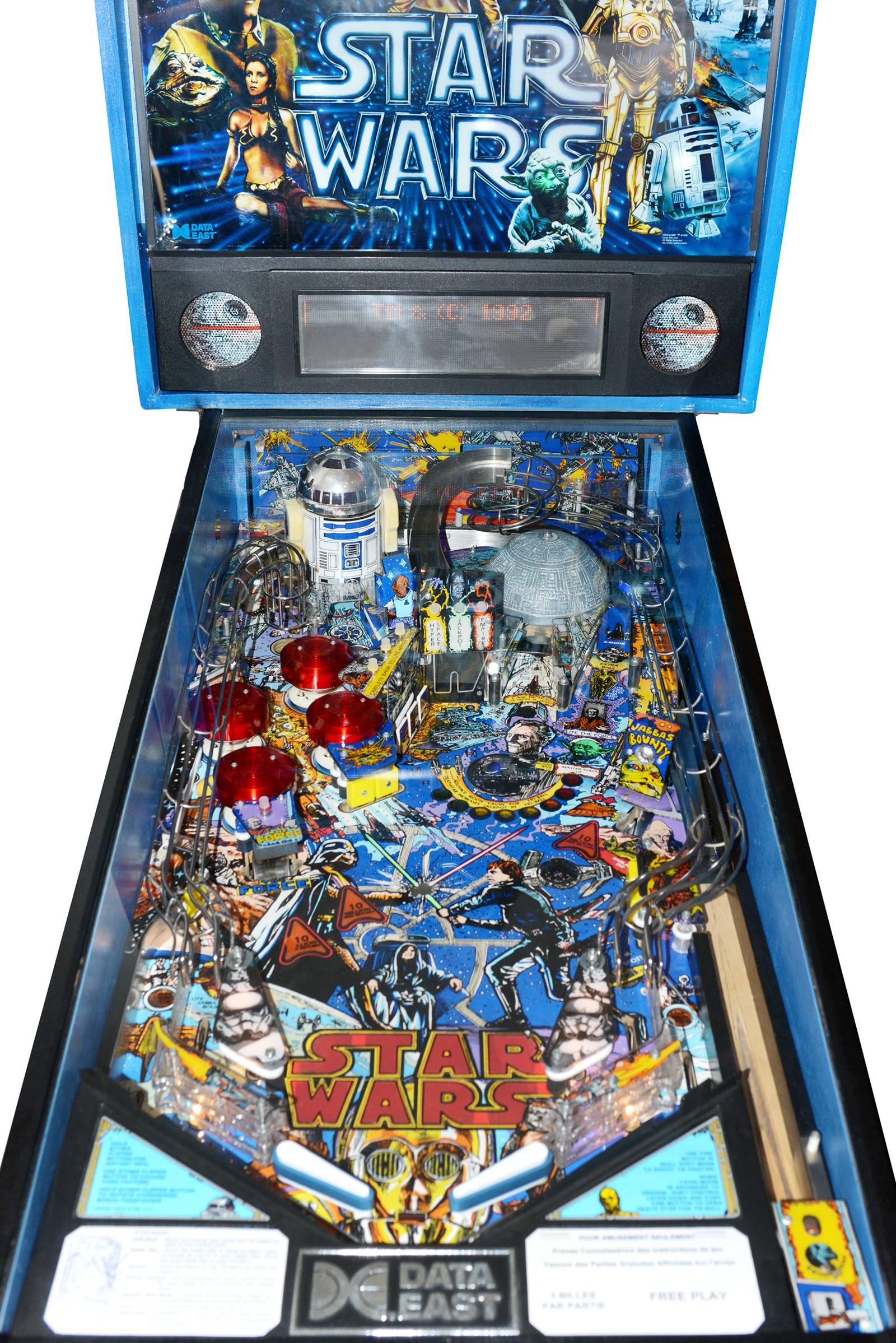 Pinball Stars Wars DATA EAST Manufacturing 1992.
In Iron and Wood Structure. 1st Generation Electronic.
Pinball Made for Trilogy Star Wars, Design by John Borg.
Limited Edition Only From 1992 to 1993. Rare Piece.
Collector. 