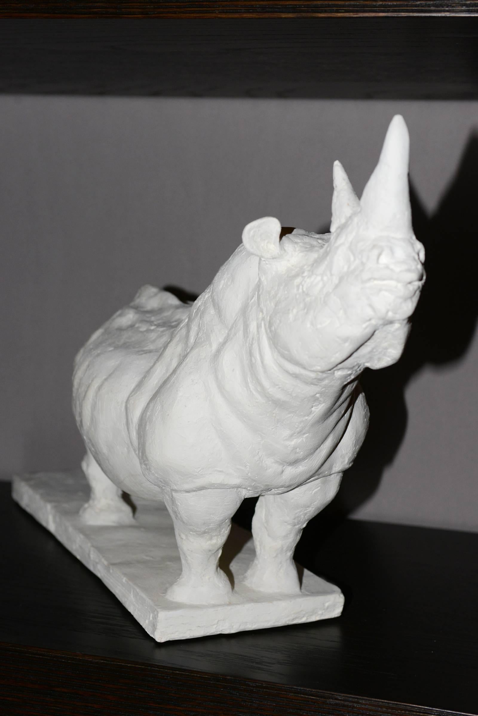Sculpture Rhinoceros en plâtre Édition limitée 45/100 de J.B Vandame, 2015 Excellent état - En vente à Paris, FR