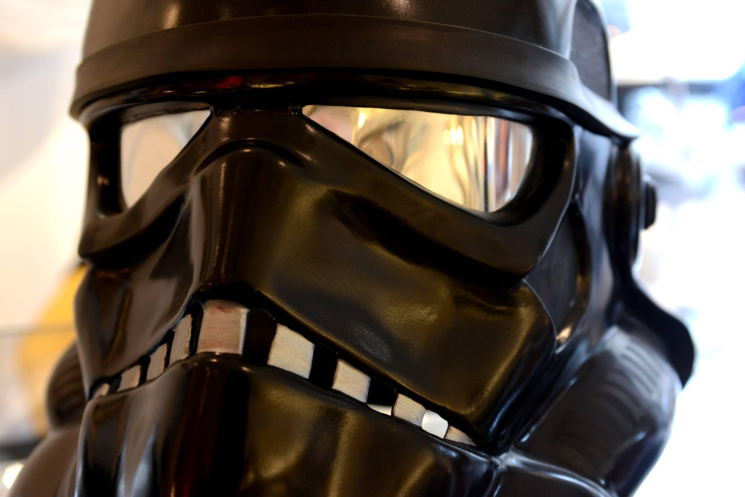 Helmet star wars imperial black Stormtrooper
Actual size, exceptional piece in resin.
