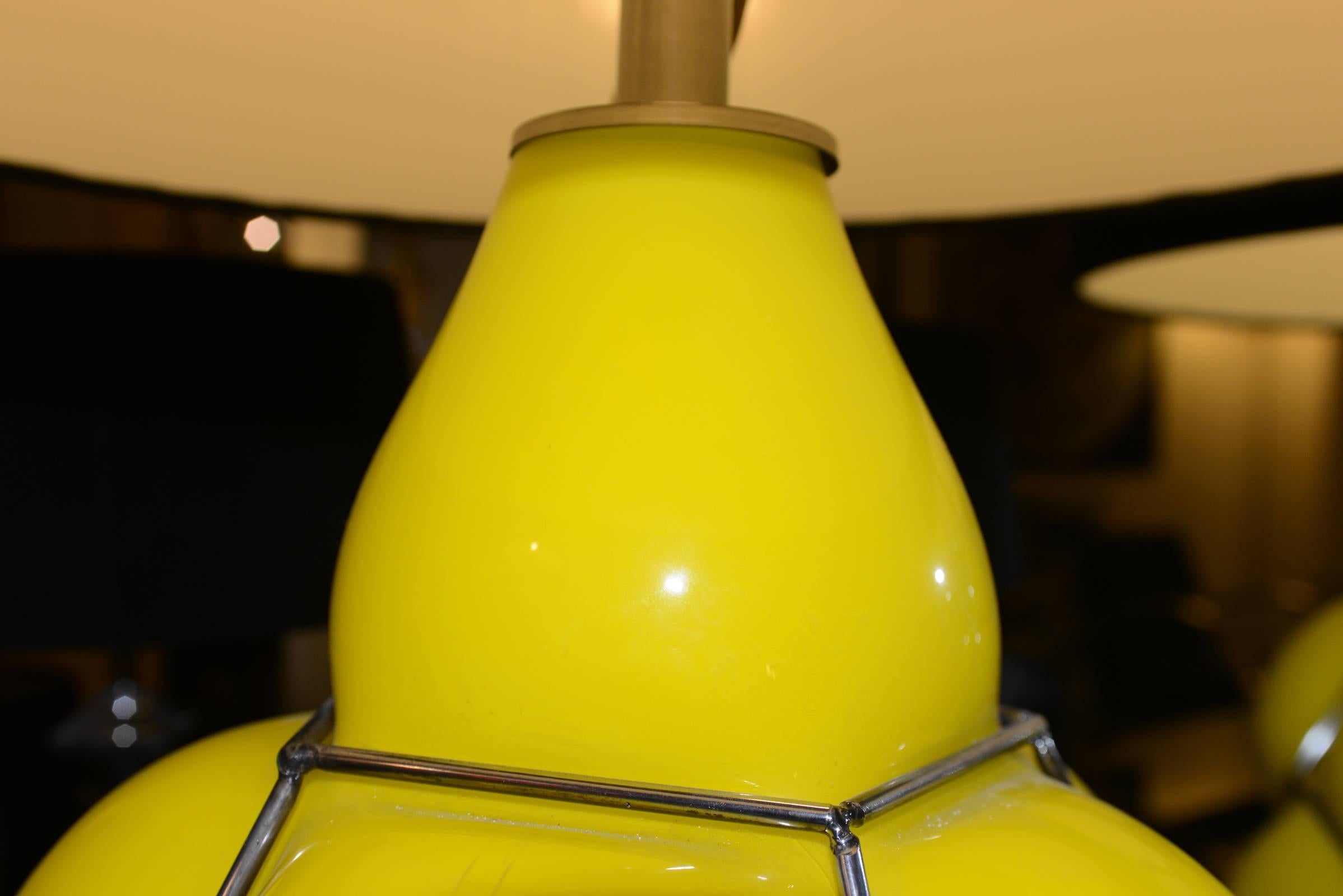 Table Lamp Yellow Set of Two in Glass with Black Lampshade In Excellent Condition In Paris, FR
