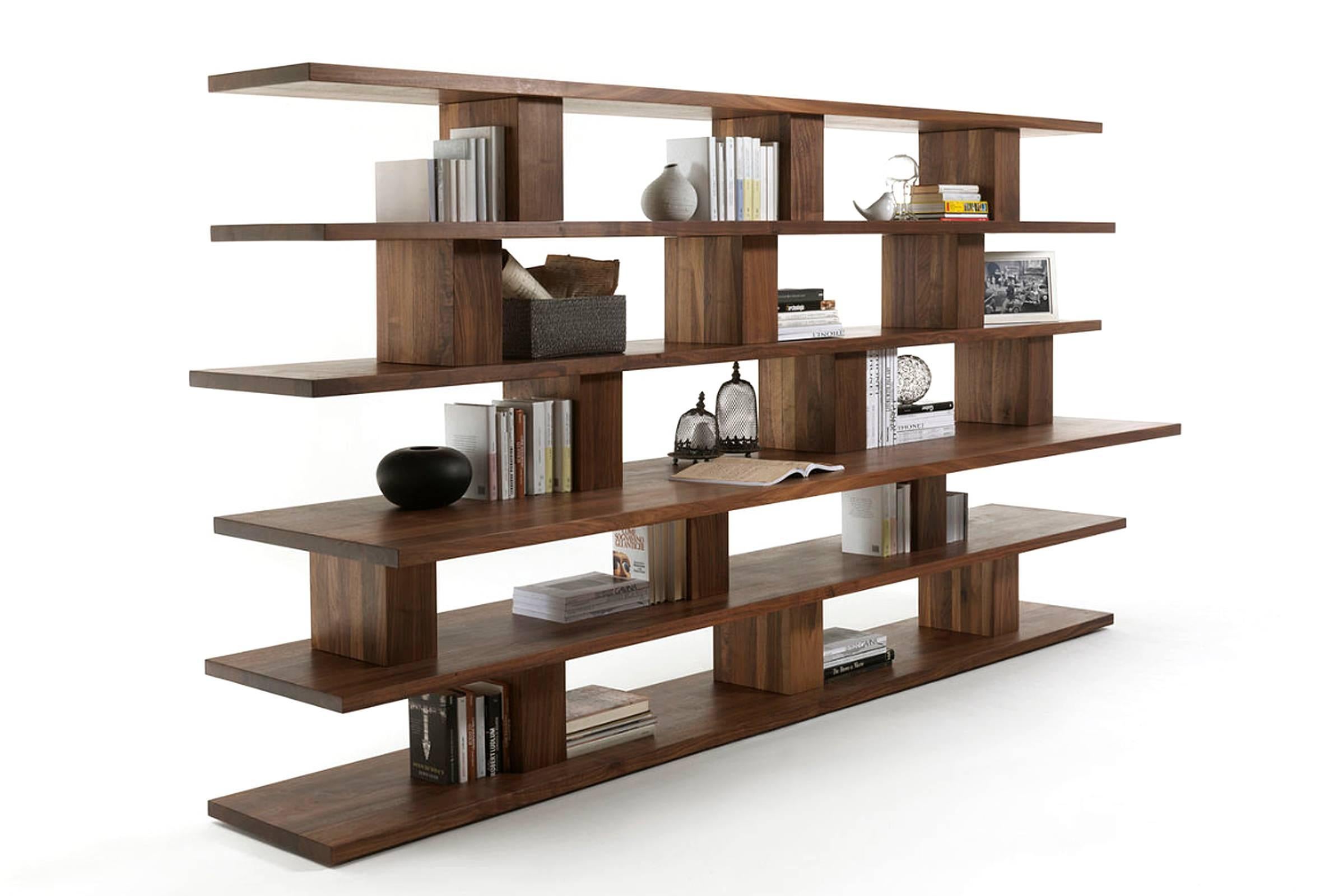 Italiano Libreria Libri in legno massiccio di noce in vendita