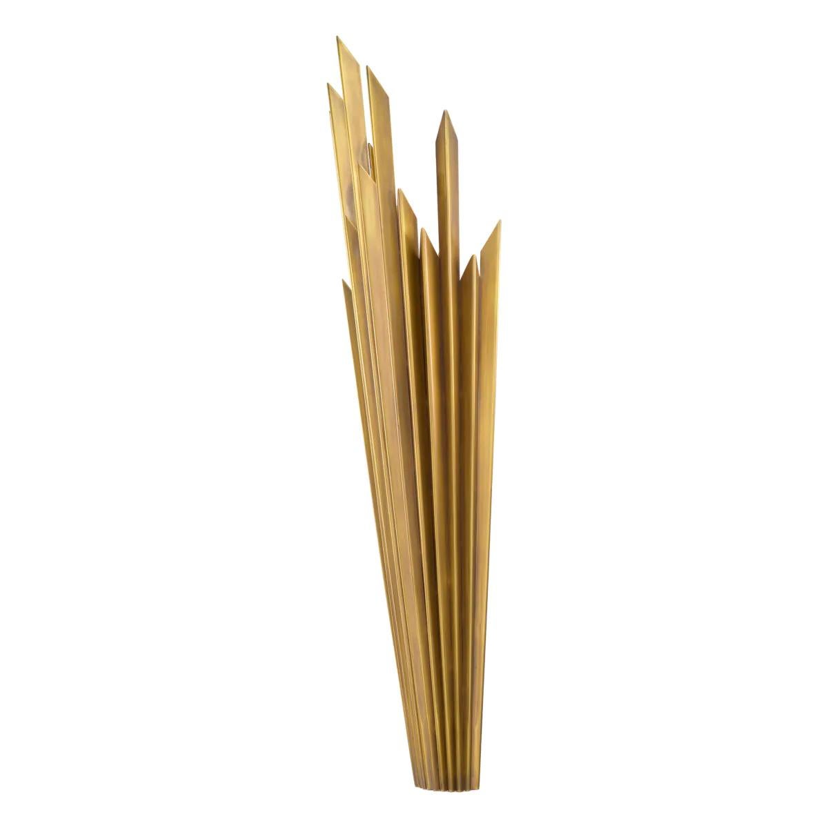 Lampada a muro Olympmpe Brass con struttura in ottone
con finitura vintage e acciaio inossidabile. 1 lampadina, lampada
supporto tipo E14, max 5 watt, 220-240 Volt. Dimmerabile,
Il dimmer non è incluso. Lampadina non inclusa.