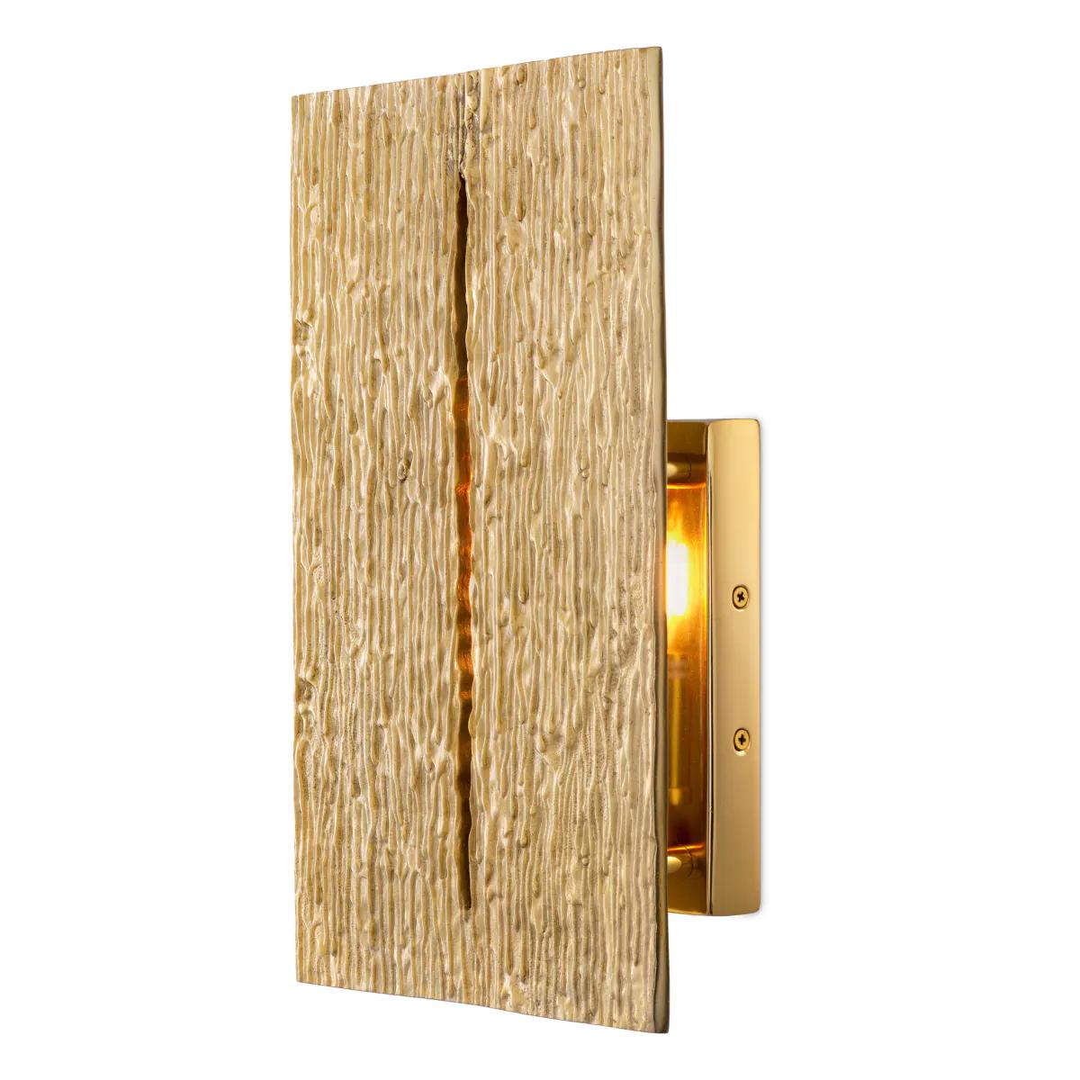 Applique Glow Brass avec structure frontale en aluminium
en finition laiton avec motif de gouttes. Plaque murale à l'arrière
en finition laiton poli. 1 ampoule, douille type E14, max
40 watts, 220-240 volts. Ampoule non incluse.