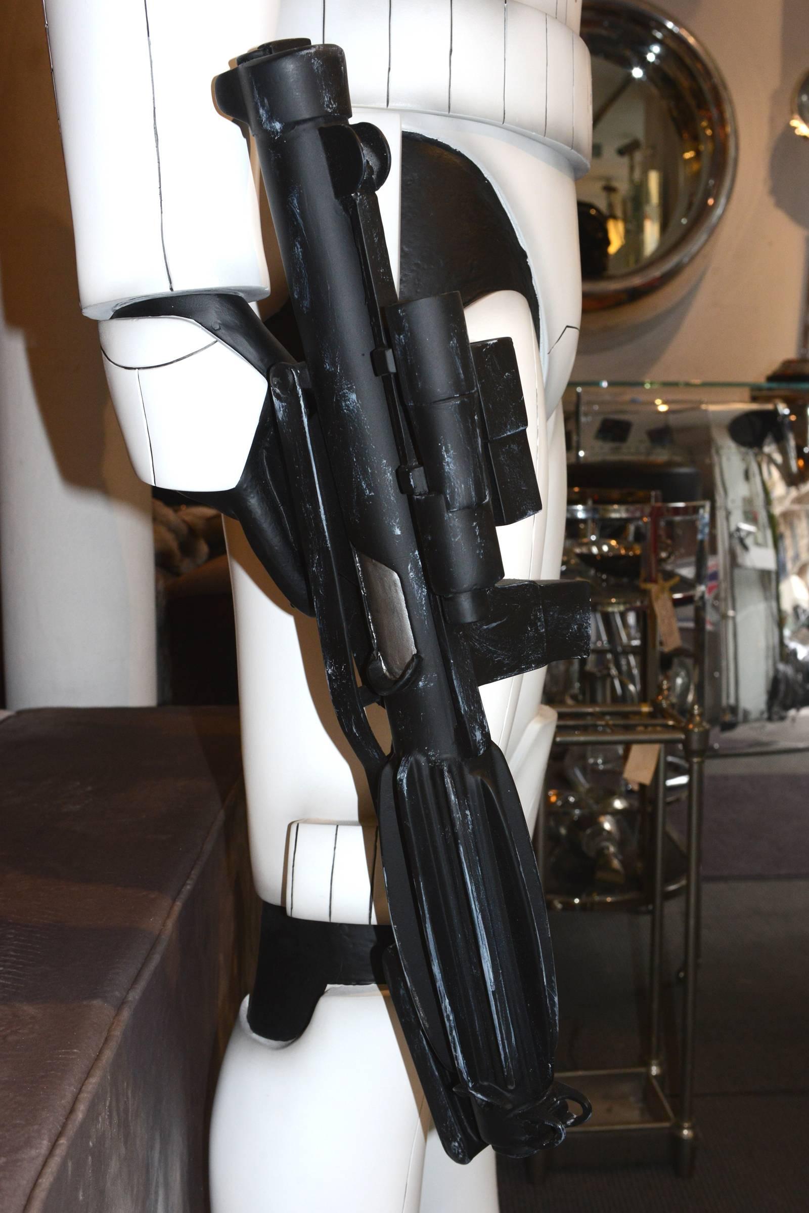 Star Wars Stormtrooper, gerader Arm, lebensgroße, lizenzierte Figur (Glasfaser)