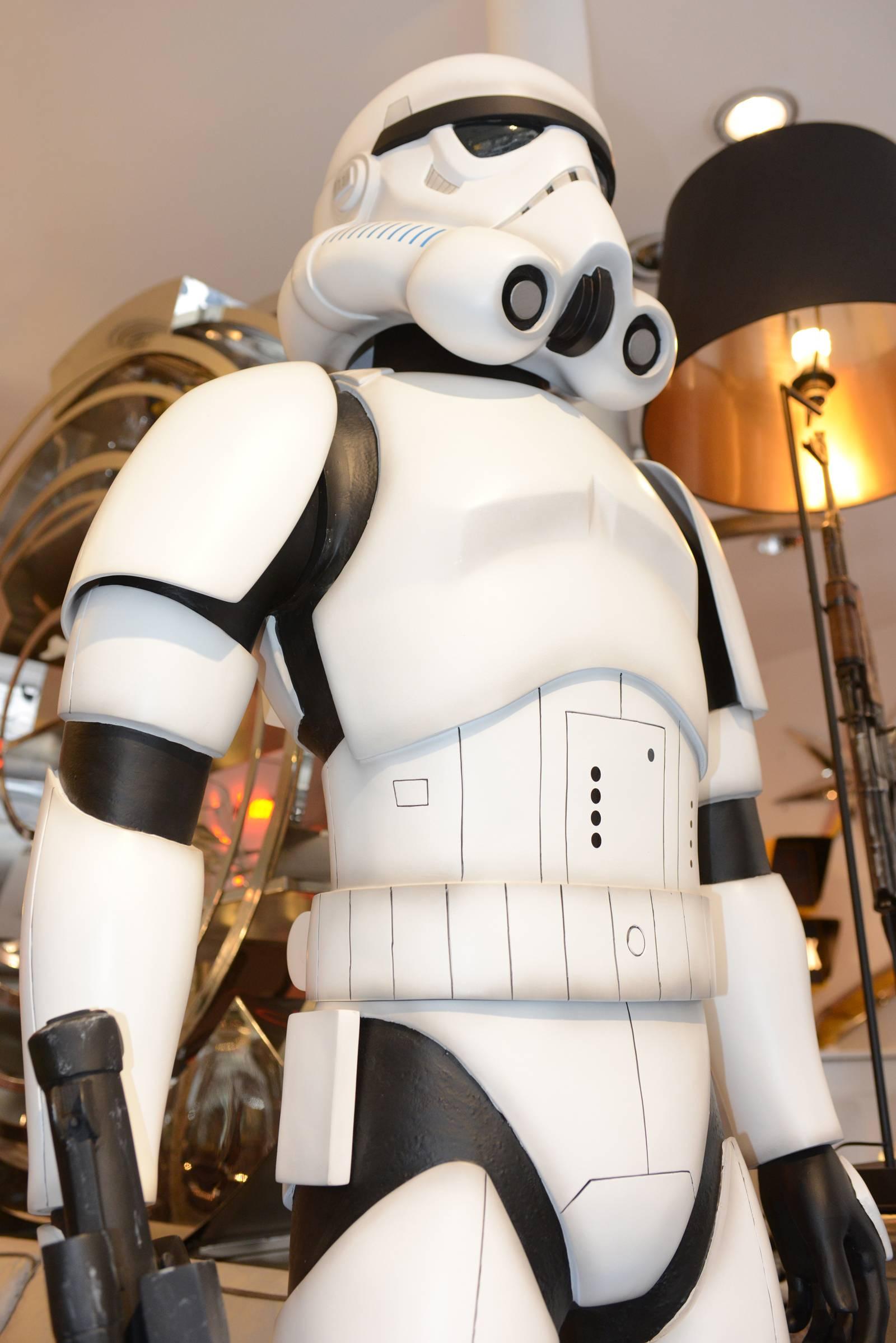 Star Wars Stormtrooper, gerader Arm, lebensgroße, lizenzierte Figur im Zustand „Hervorragend“ in Paris, FR
