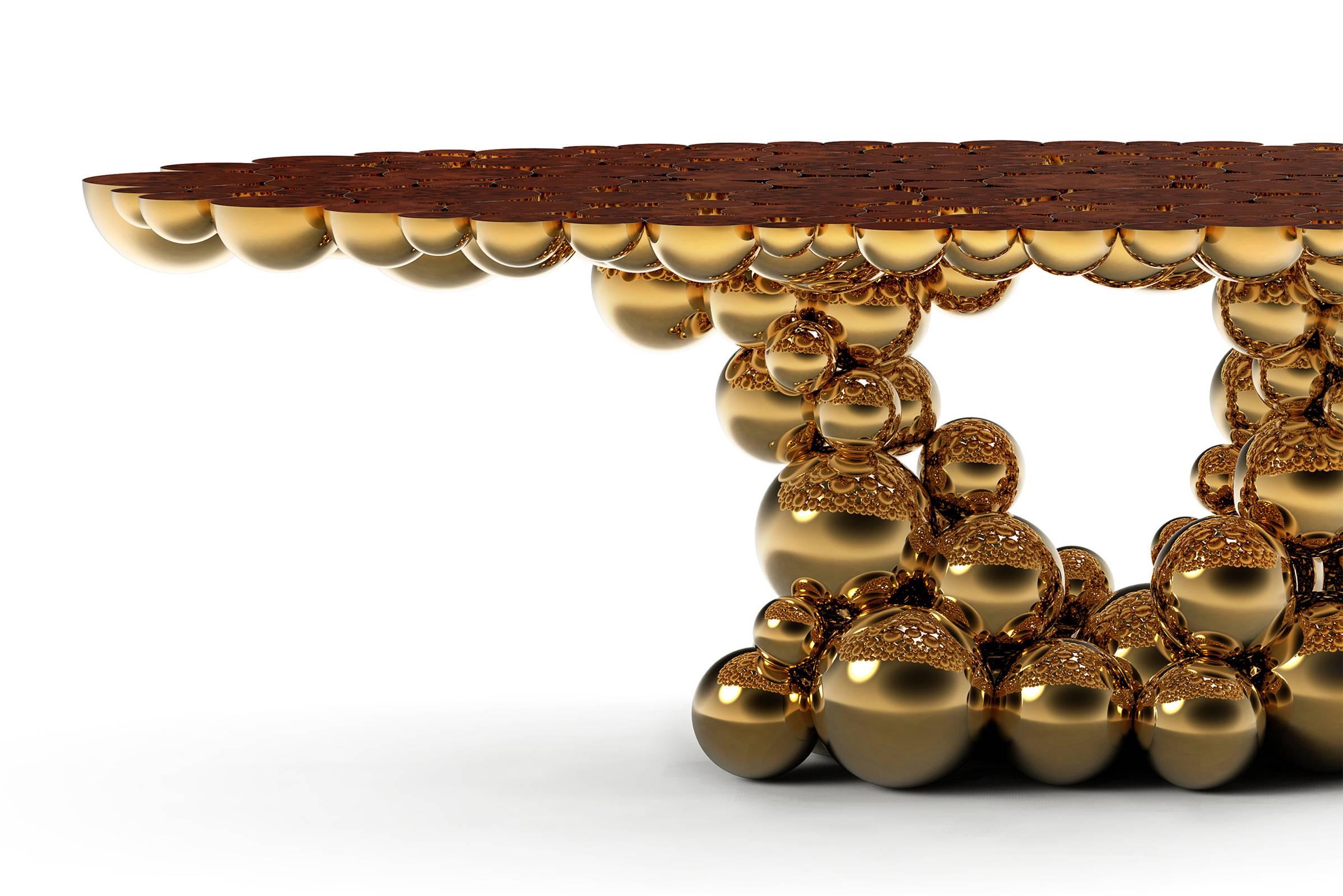 Dining table or conference table spheres golded
composed by metallic spheres and semi spheres
joined together. Aluminium gold finish. Exceptional
piece. Available in console and side table.
