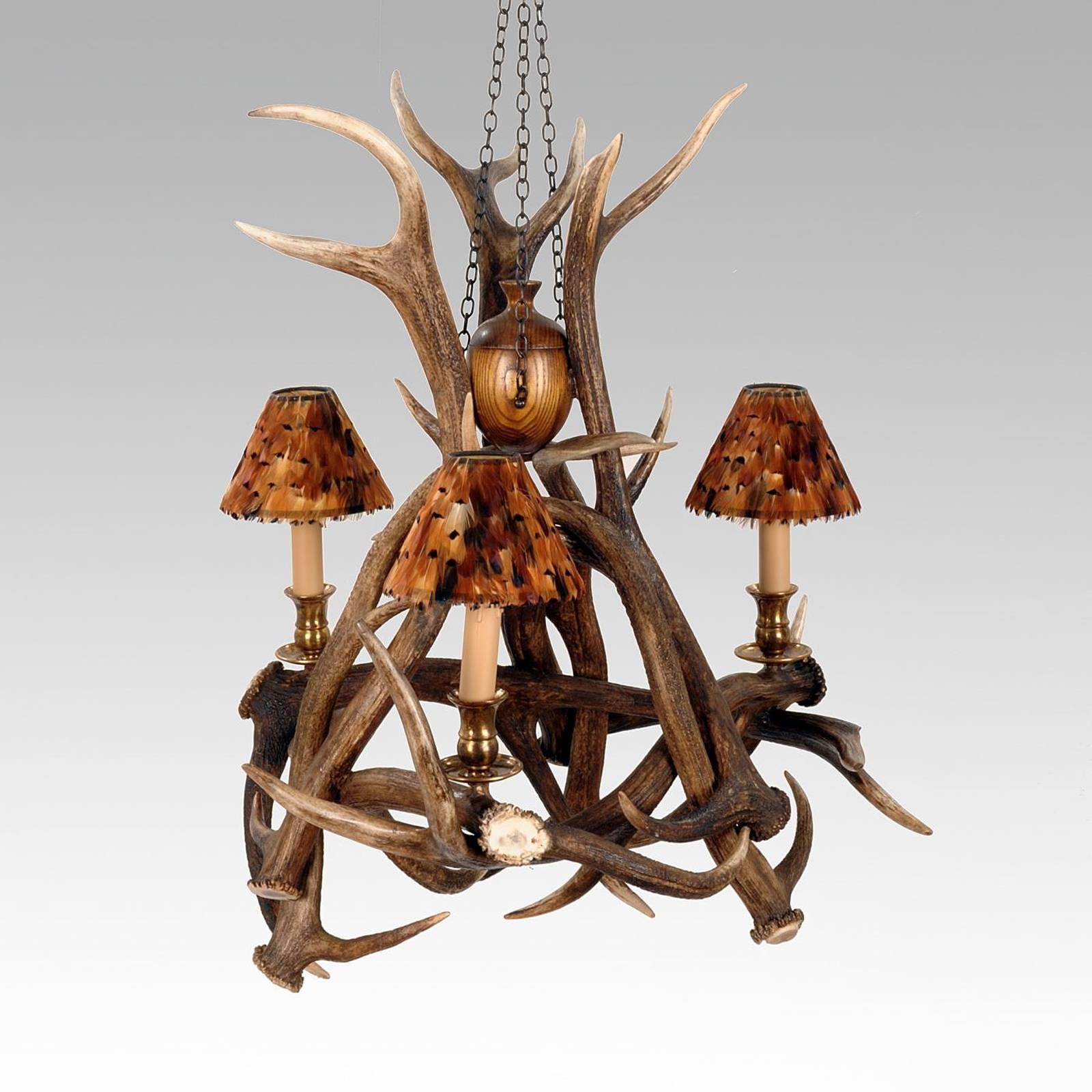 Chandelier three antlers with three deer antlers. 
Vintage brass finish, three bulbs and three partridge 
feather lamp shades.
