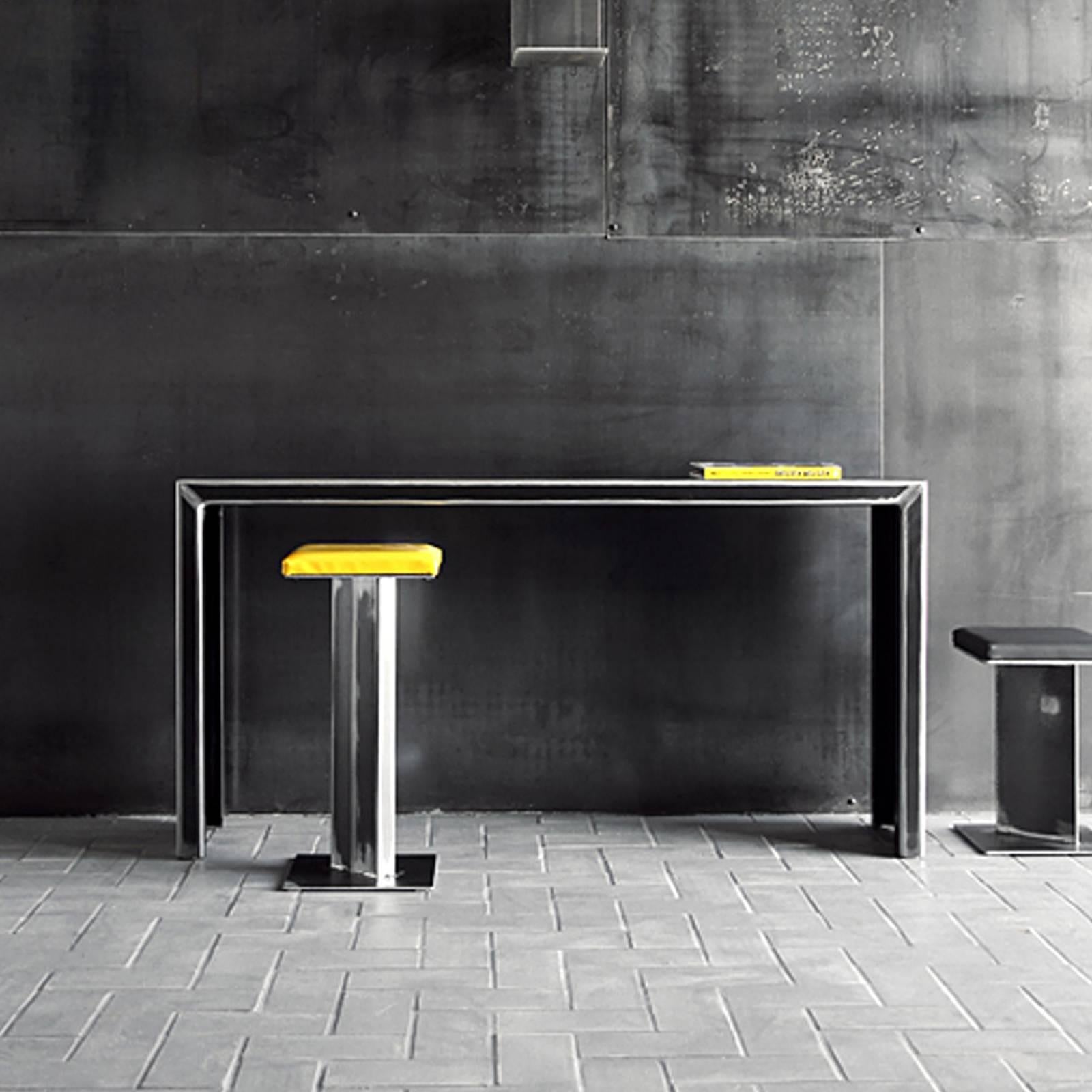 Console table acier full in handcrafted
steel, matte lacquered finish. Measures: L 150 x D 35 x H 75cm,
price: 1590,00€.


