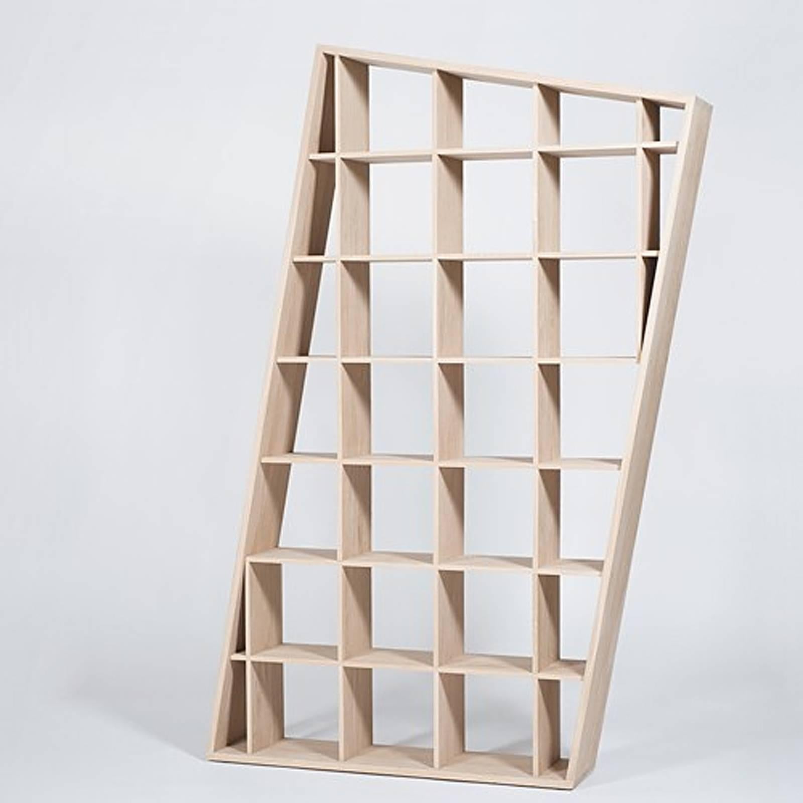 Shelve aspect 100% solid French oak from sustainable
forests in France. Designed and made in Anjou (Loire valley).
Each case: 33 x 33cm.
Ordinary lines: horizontal, vertical or slanted , right angles or
large. Designed with harmony and balance.
