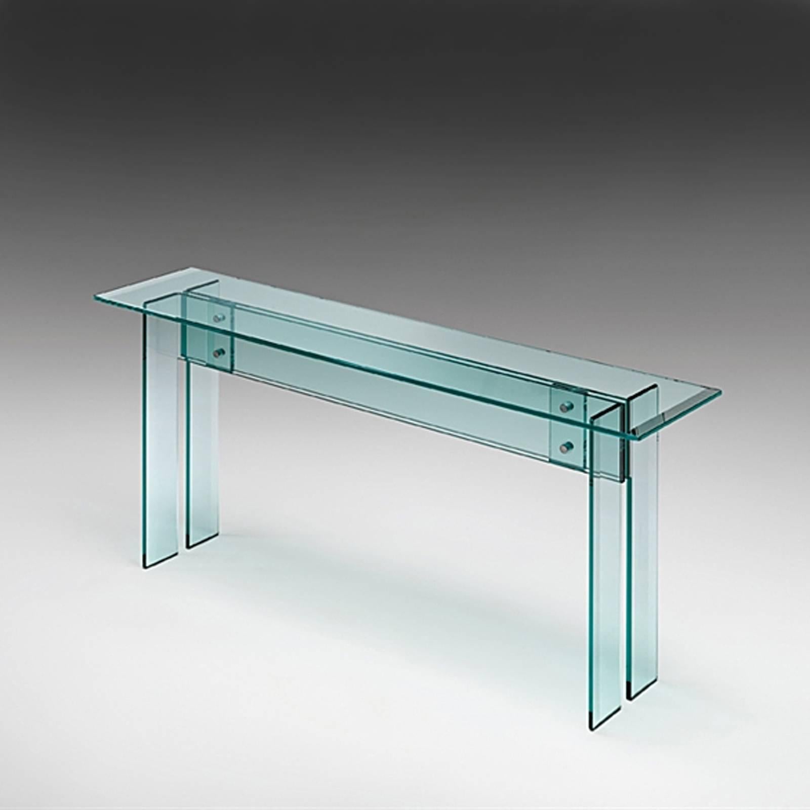 Console with transparent glass top with 15 mm thickness bevelled
about 2 short sides. Base in transparent glass welded 15mm thickness,
with bevelled edges. Steel fasteners ftainless.
Available in:
L180xD40xH85cm, price: € 4,950.00
L240xD40xH85cm,