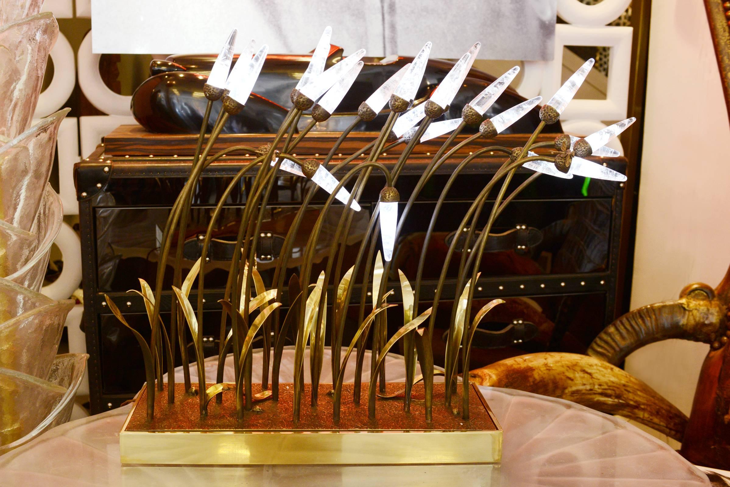 Table lamp crystal rock reeds with 21 crystal rock lights
like reeds all in bronze. With small dragonfly and ladybug.
Exceptional piece of art, rare piece. Measures: Base 16 x 45.5cm.
