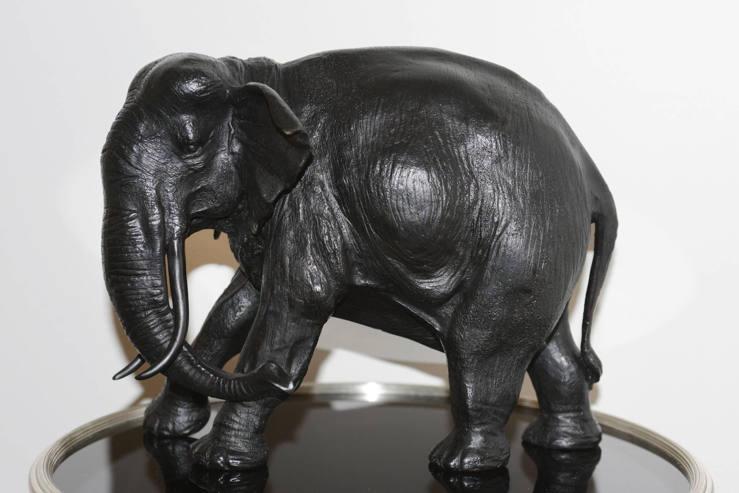 Sculpture Elephant Asian in 
solid bronze, Black finish. 
