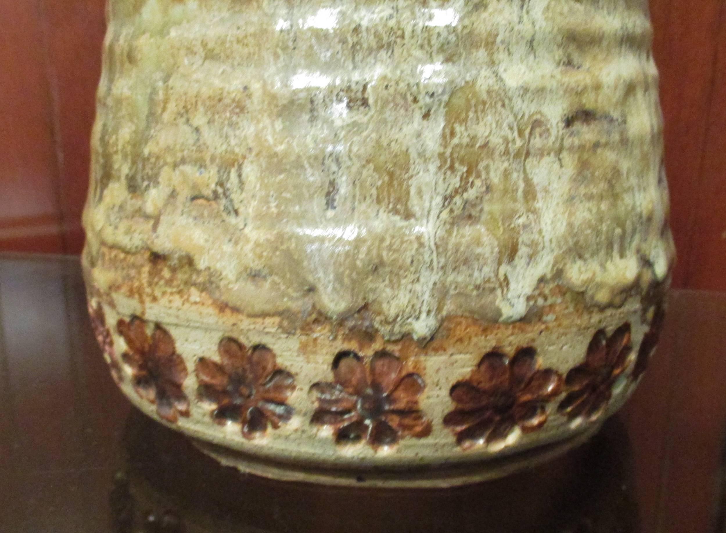 Midcentury Studio Pottery Lamp Incised Organic Form in Volcanic Glaze In Excellent Condition For Sale In Ajijic, Jalisco