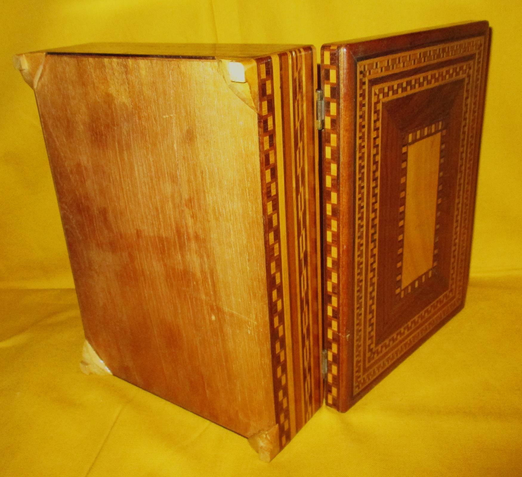 Santa Maria Del Rio Rebozo Case, Inlaid Wooden Box for Storing Rebozos In Excellent Condition In Ajijic, Jalisco