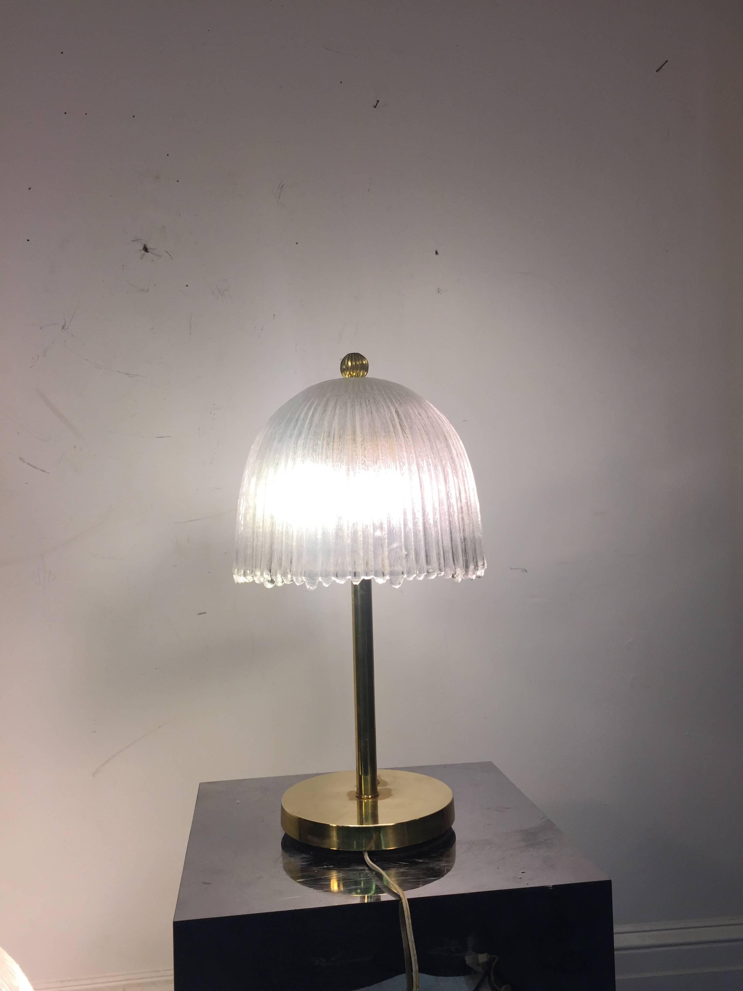 20th Century Elegant Pair of French Tulip Shade Table Lamps in the Manner of Rene Lalique For Sale