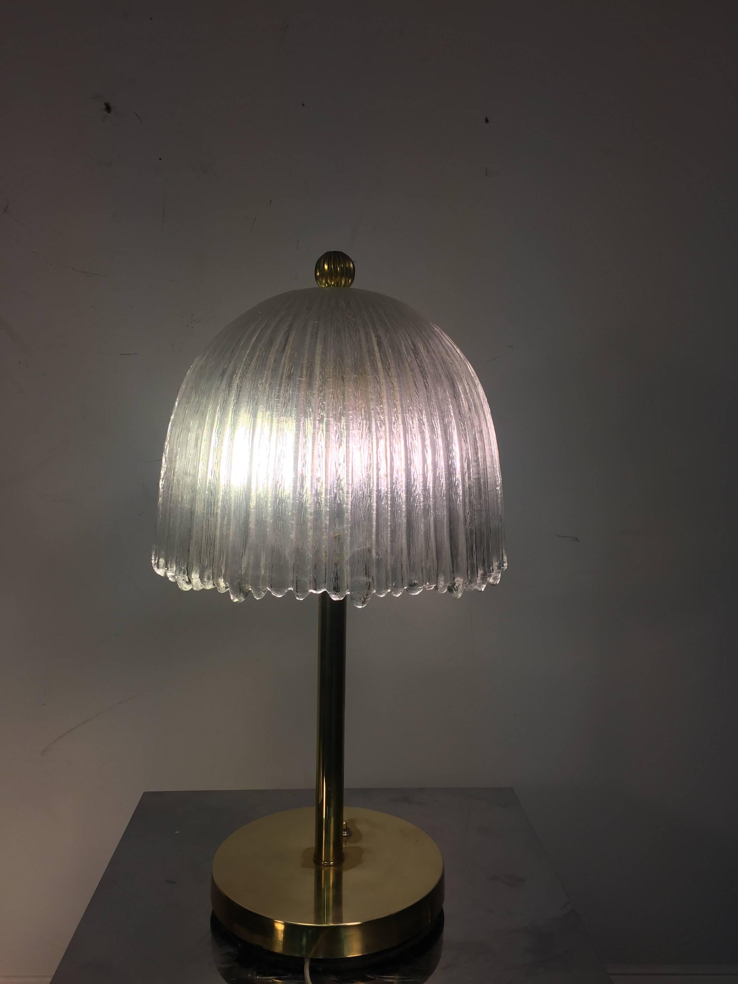 Elegant Pair of French Tulip Shade Table Lamps in the Manner of Rene Lalique In Good Condition For Sale In Mount Penn, PA