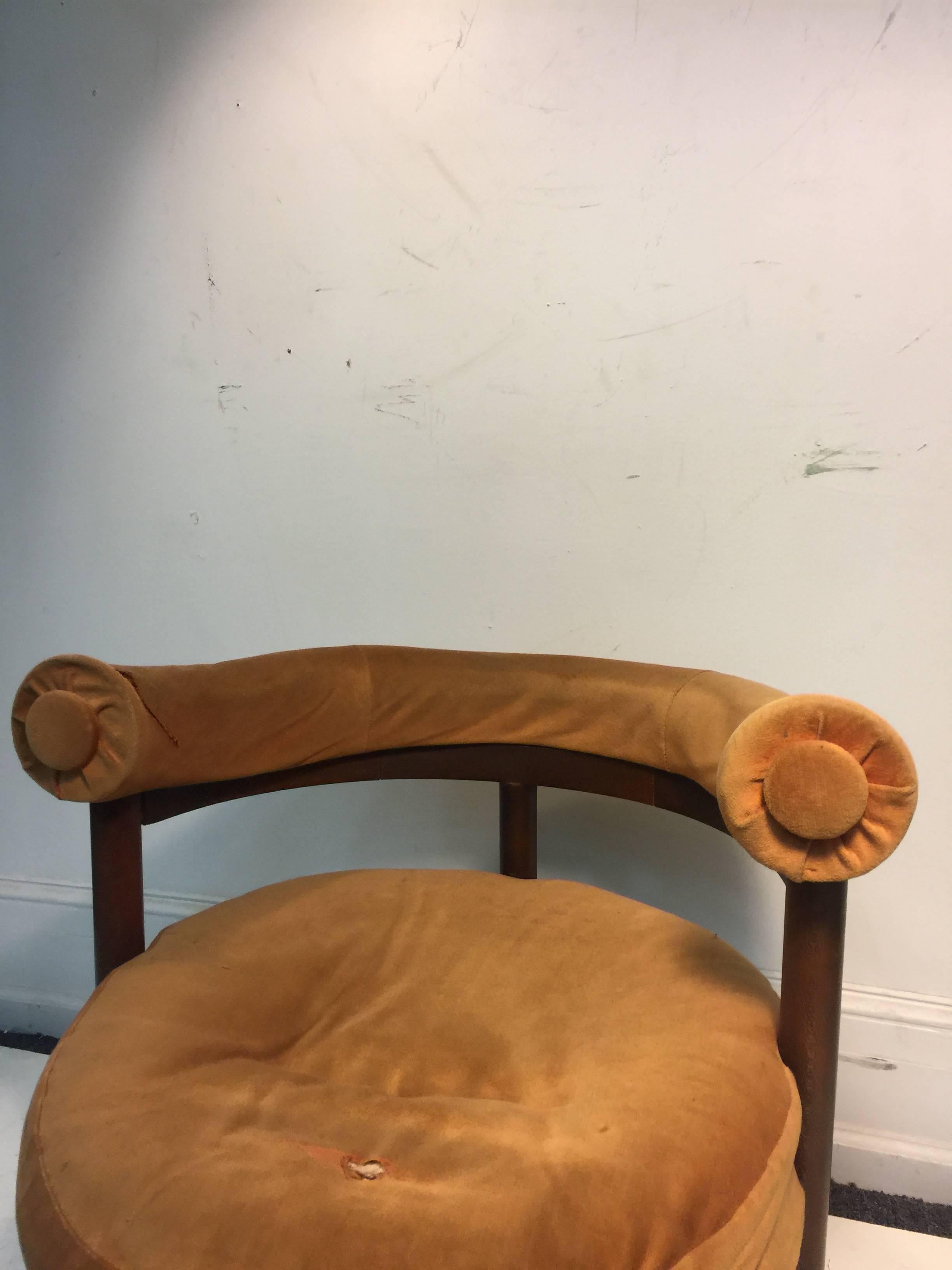 Unusual Danish Modern Round Chair in the Manner of Hans Wegner In Good Condition For Sale In Mount Penn, PA
