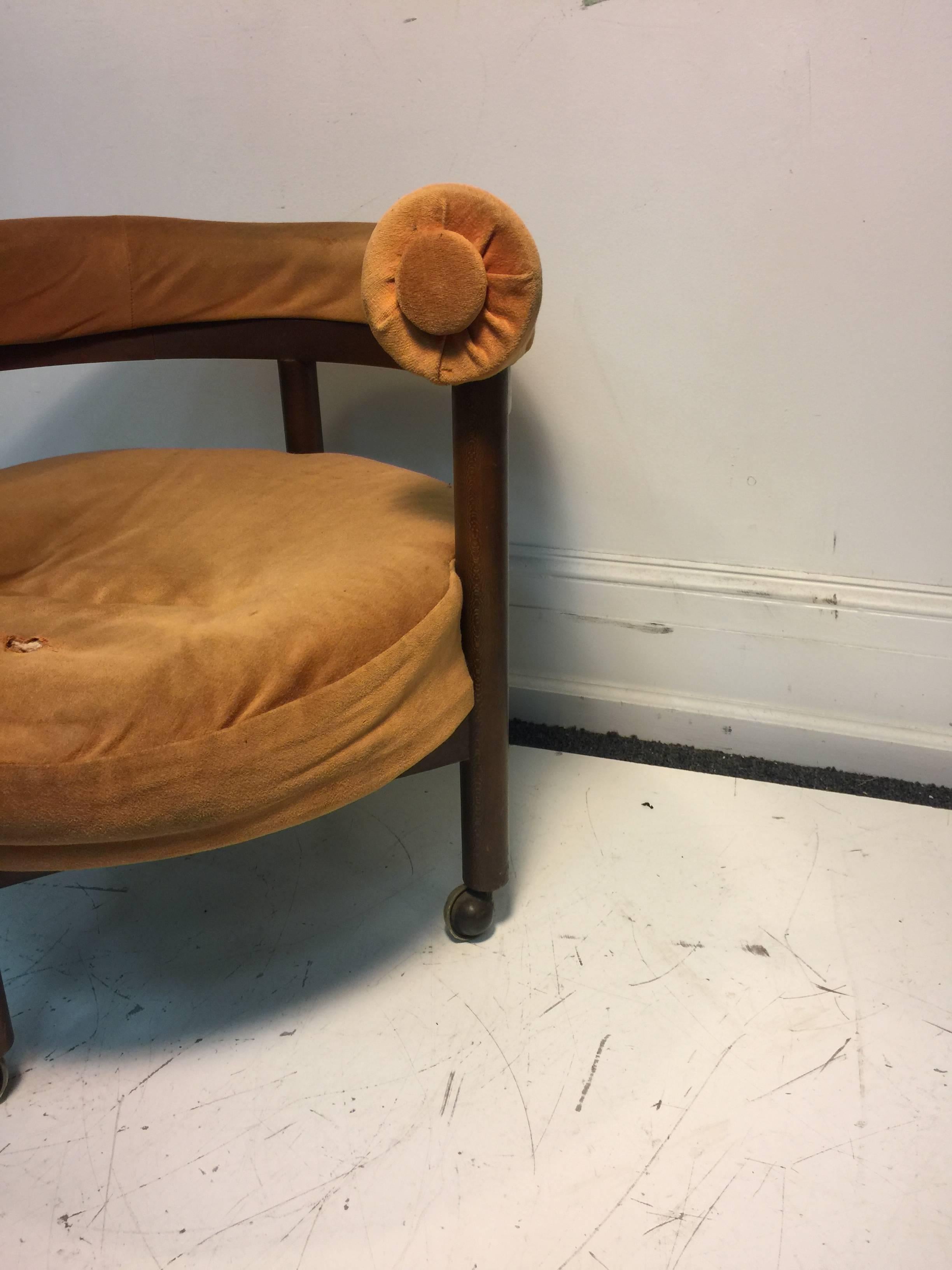 20th Century Unusual Danish Modern Round Chair in the Manner of Hans Wegner For Sale