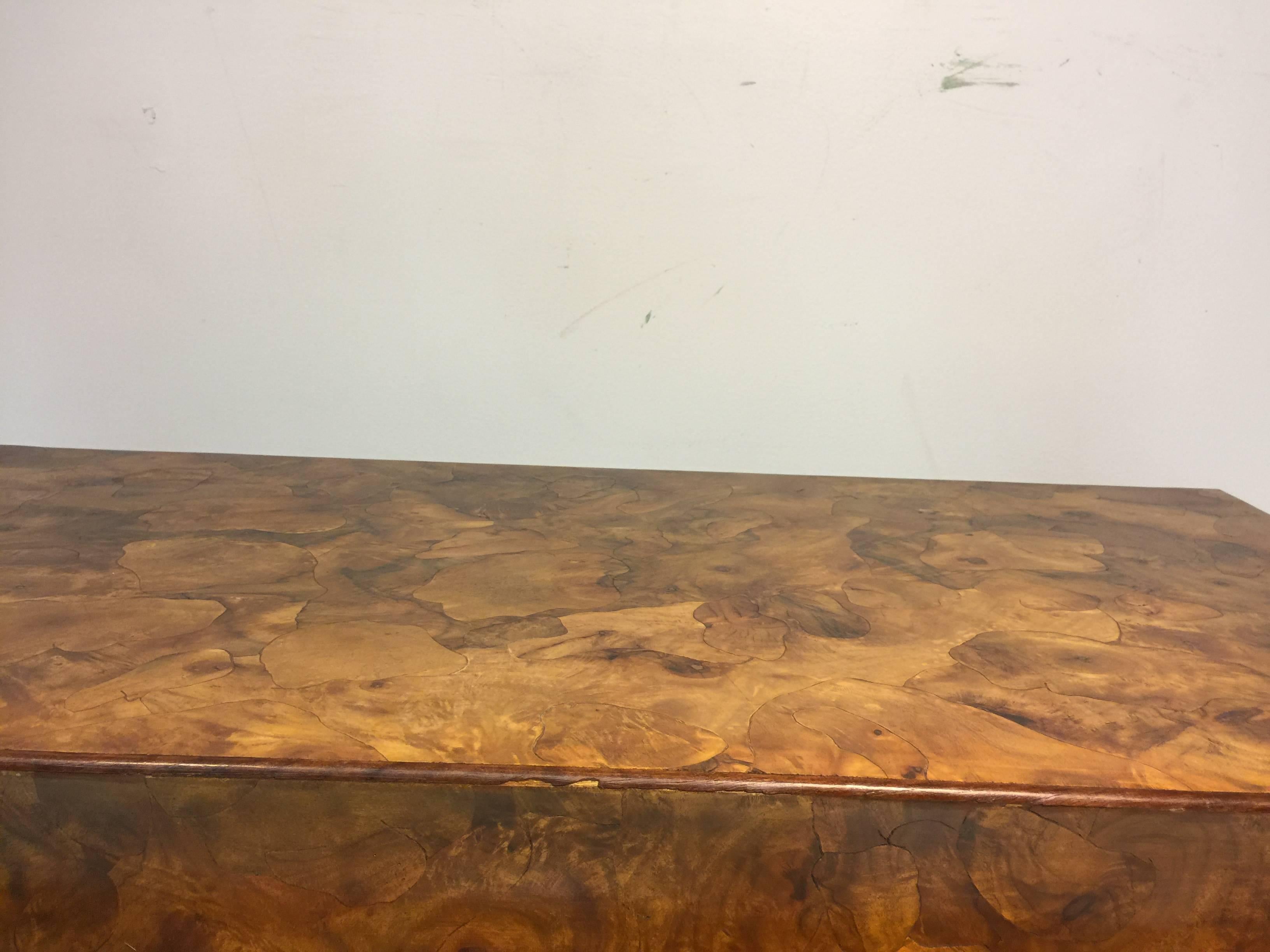 20th Century Exceptional Burl Wood Coffee Table in the Manner of Milo Baughman For Sale