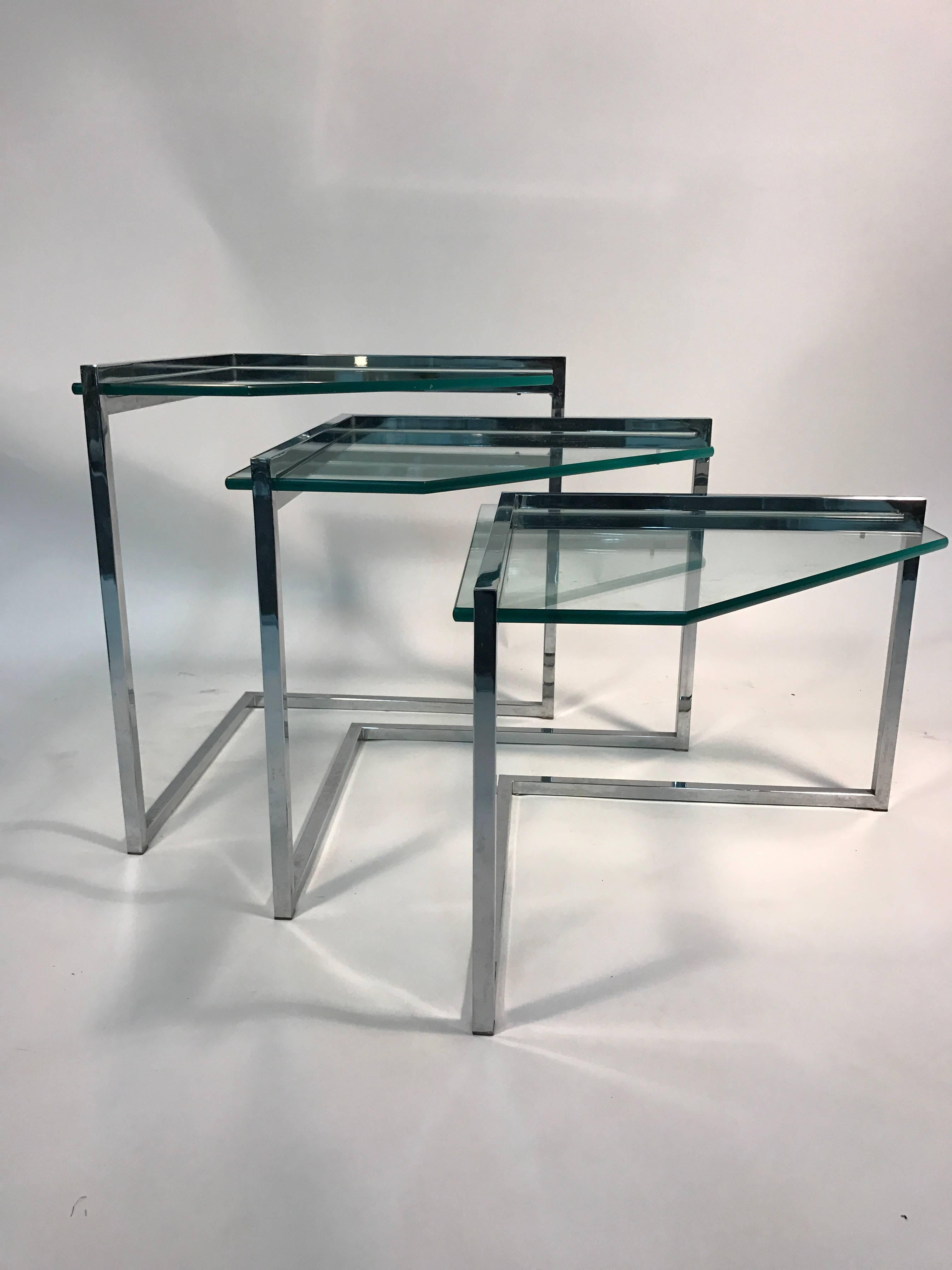 A stunning set of chrome and glass nesting tables with dramatic design by Milo Baughman, circa 1970. Great vintage condition.

Measures: Large 20 x 21 x 21.5 H,
medium: 20 x 21 x 18 H,
small: 20 x 21 x 15 H.