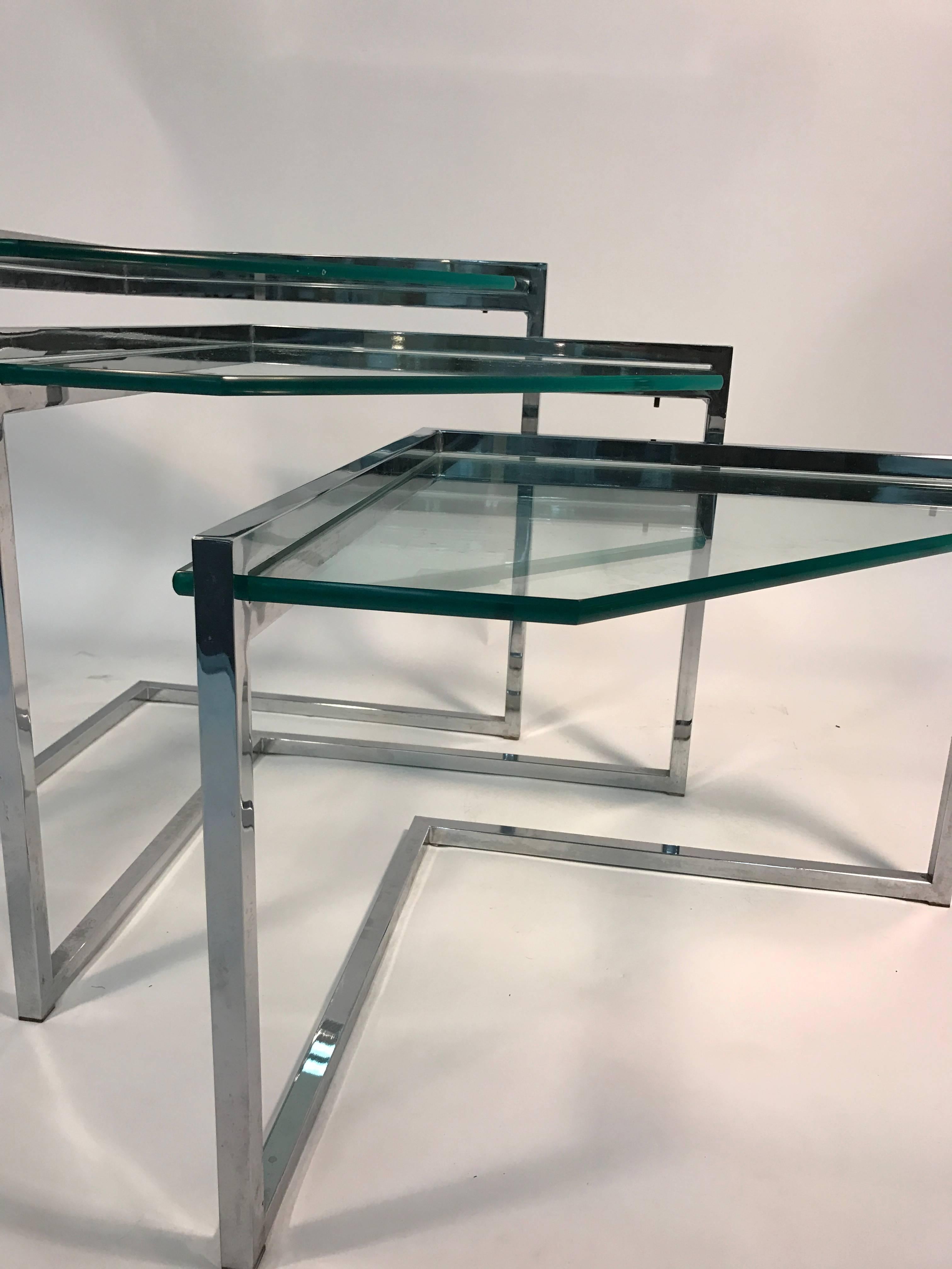 20th Century Stunning Set of Chrome and Glass Nesting Tables by Milo Baughman For Sale